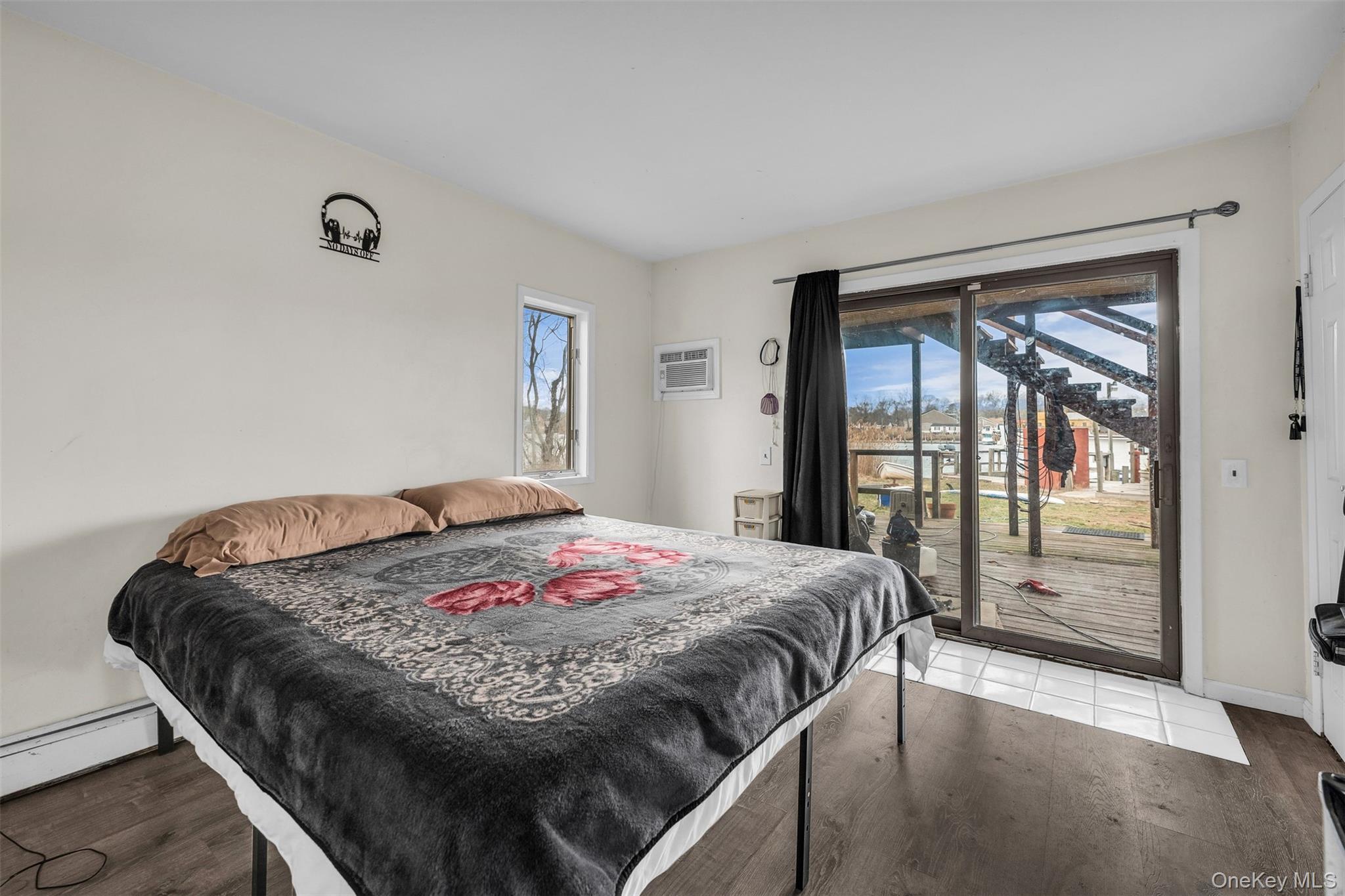 Single Family Riverside Suffolk County, NY 11951, MLS-955402-4