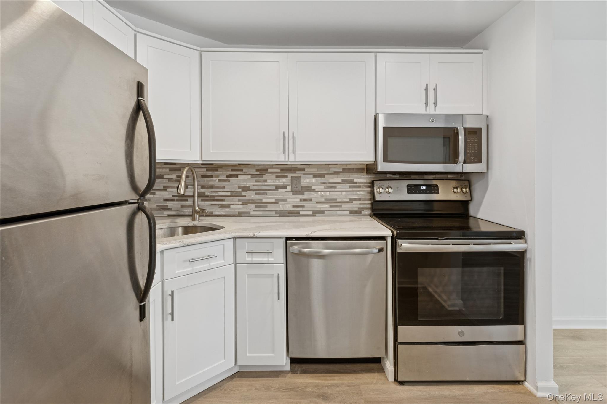 Condo Broadway Nassau County, NY 11561, MLS-955410-10