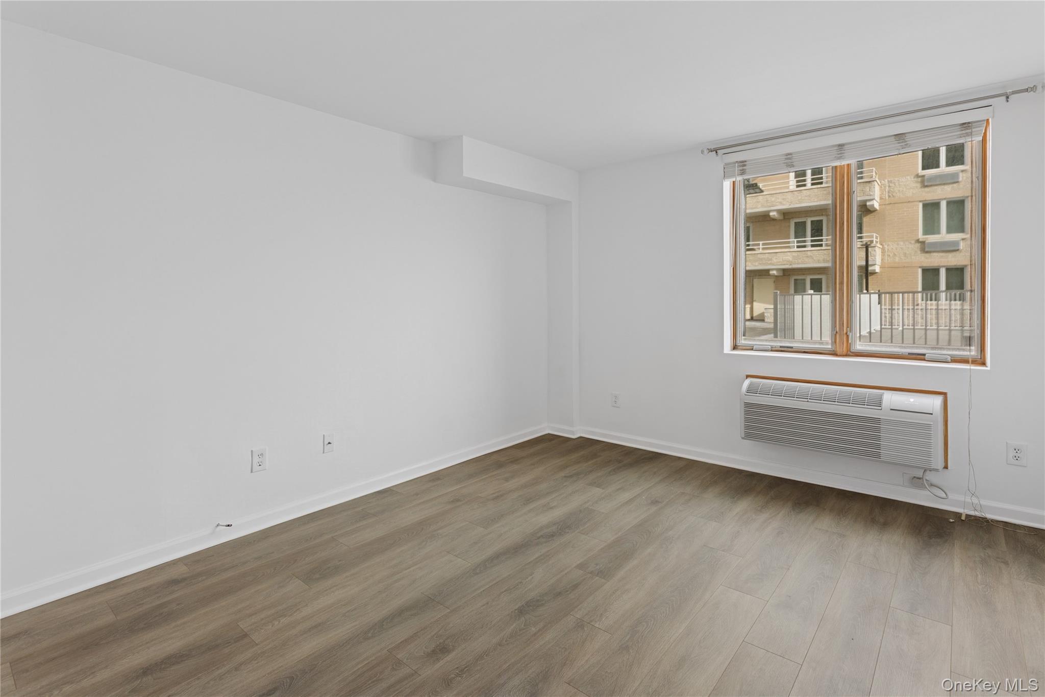 Condo Broadway Nassau County, NY 11561, MLS-955410-12