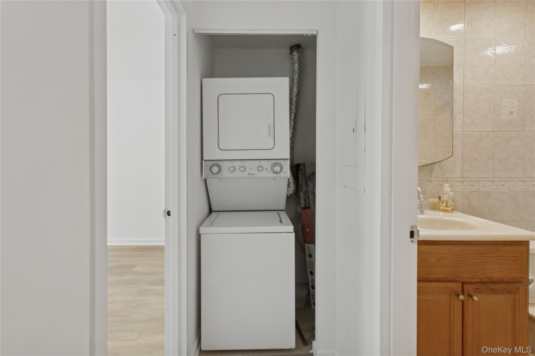 Condo Broadway Nassau County, NY 11561, MLS-955410-15