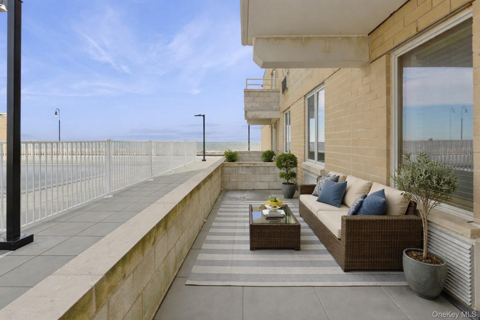 Condo Broadway Nassau County, NY 11561, MLS-955410-17