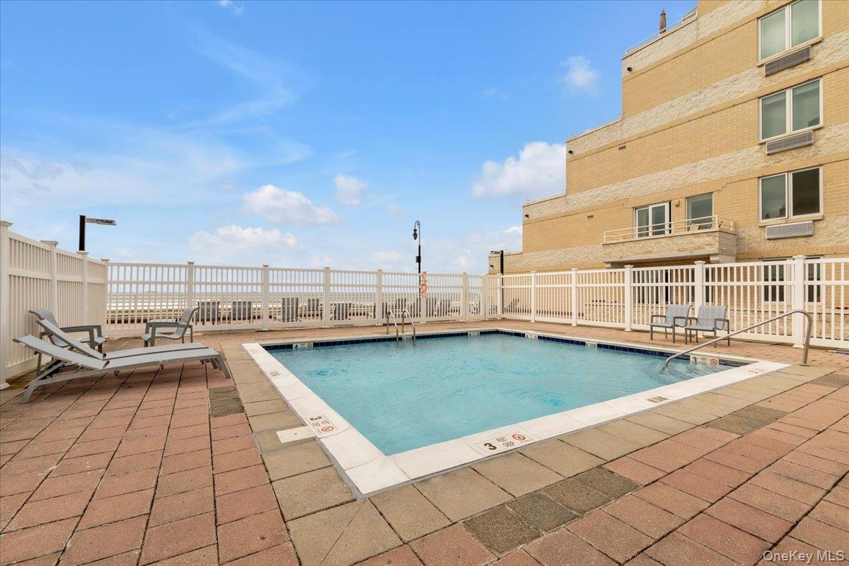 Condo Broadway Nassau County, NY 11561, MLS-955410-23