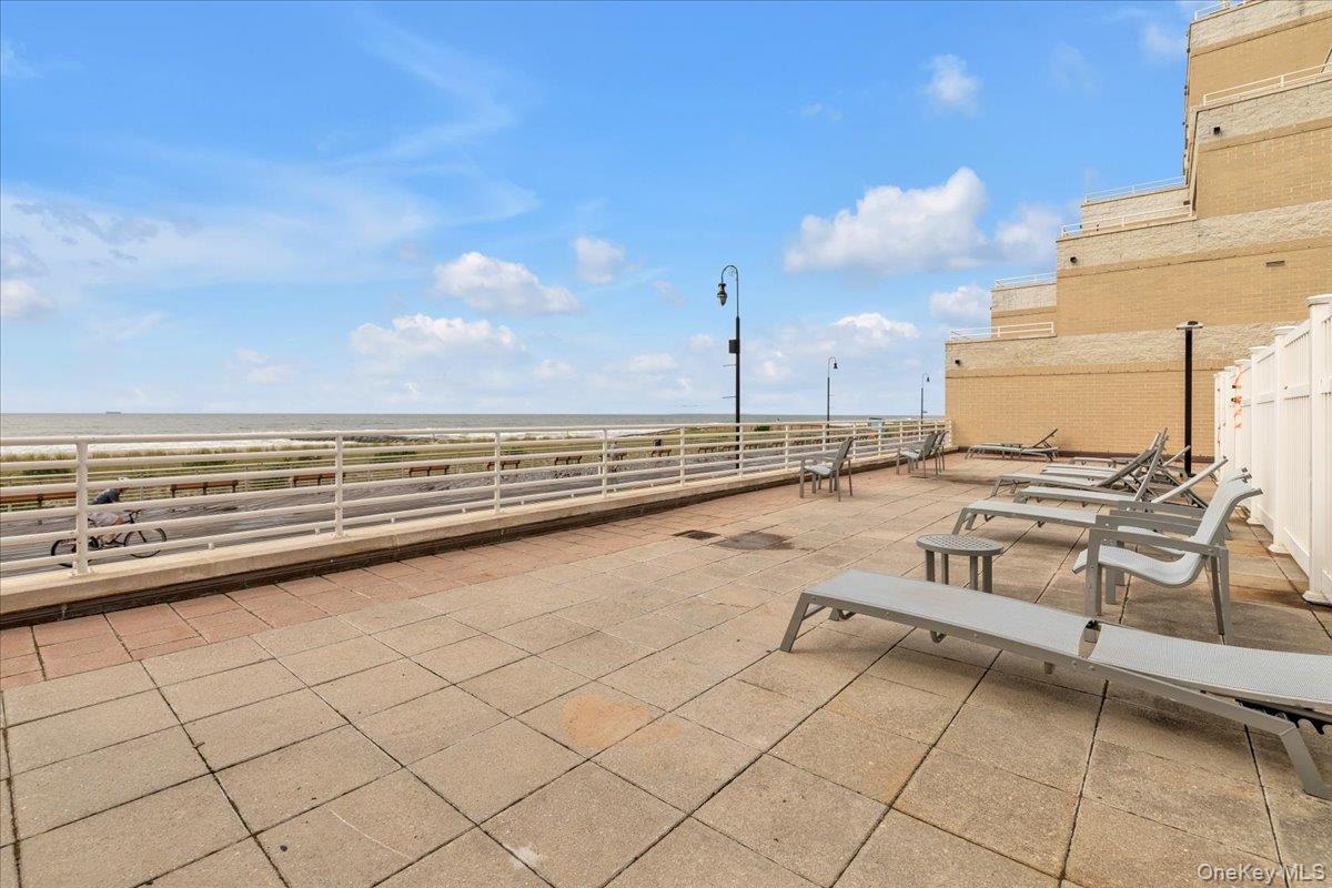 Condo Broadway Nassau County, NY 11561, MLS-955410-24