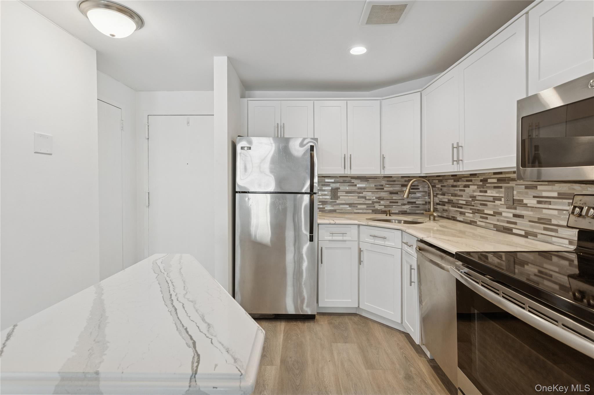 Condo Broadway Nassau County, NY 11561, MLS-955410-9