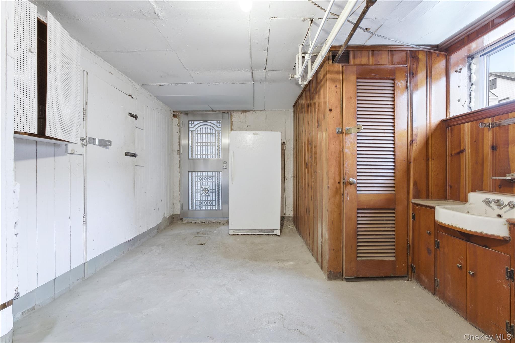 Single Family Riverside  Queens, NY 11357, MLS-955428-25