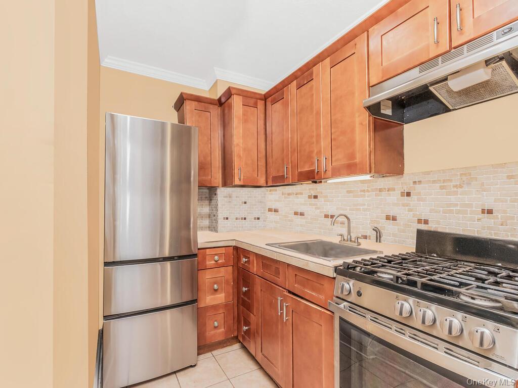 Coop Broadway  Bronx, NY 10471, MLS-955458-6