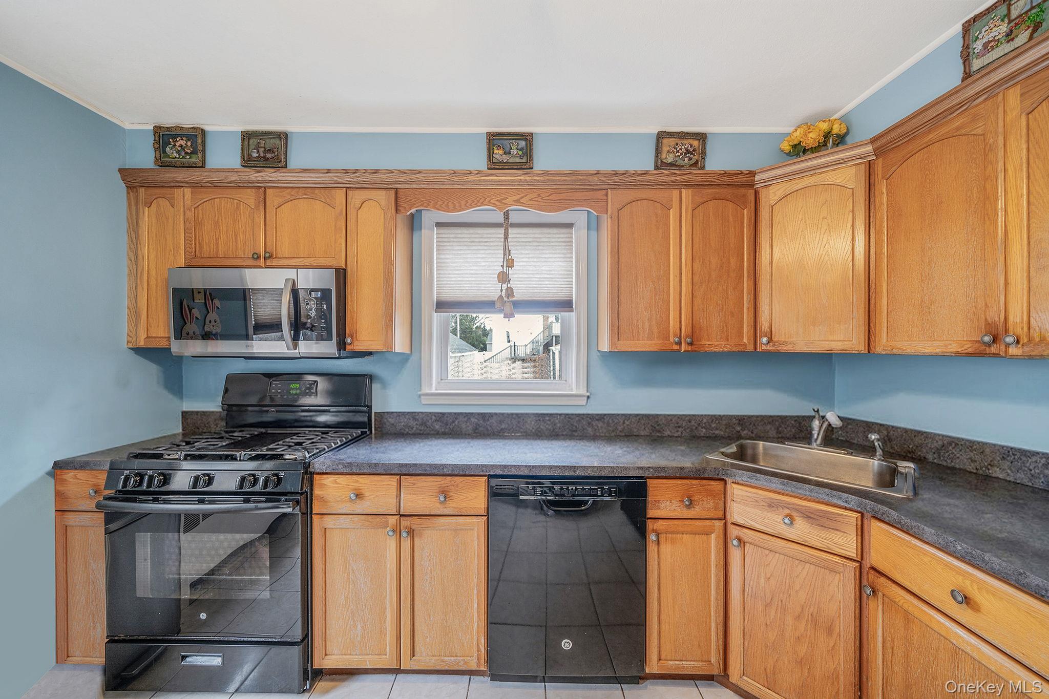 Single Family 25th  Suffolk County, NY 11726, MLS-955502-14