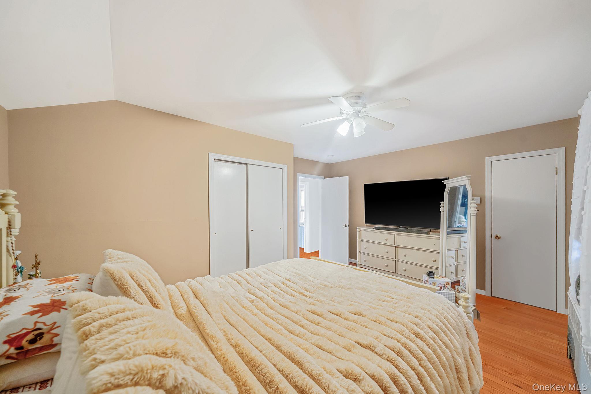 Single Family 25th  Suffolk County, NY 11726, MLS-955502-19