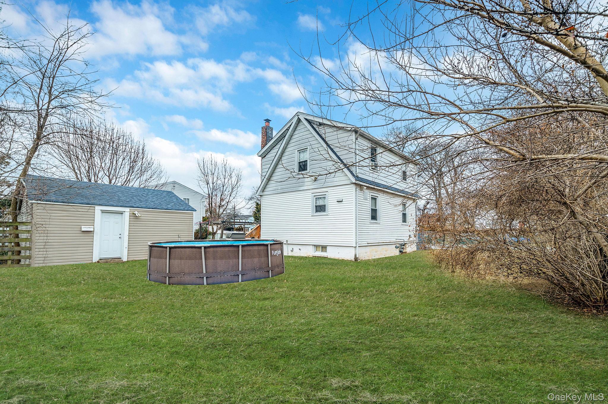 Single Family 25th  Suffolk County, NY 11726, MLS-955502-24