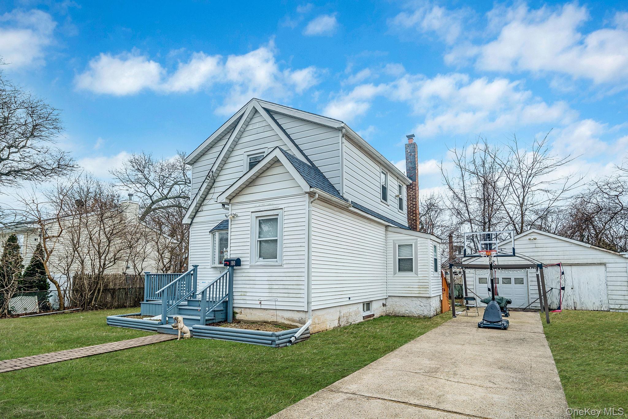 Single Family 25th  Suffolk County, NY 11726, MLS-955502-26