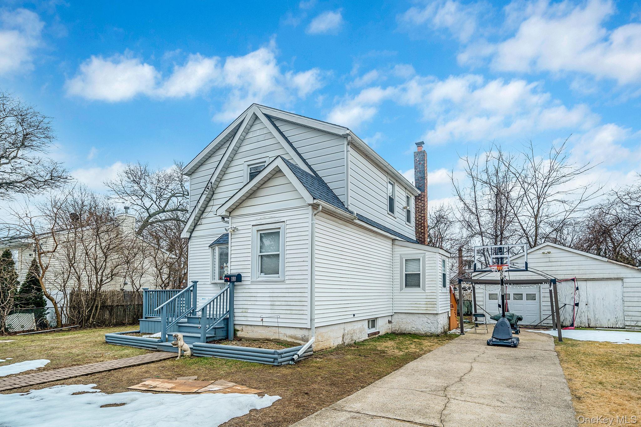 Single Family 25th  Suffolk County, NY 11726, MLS-955502-27