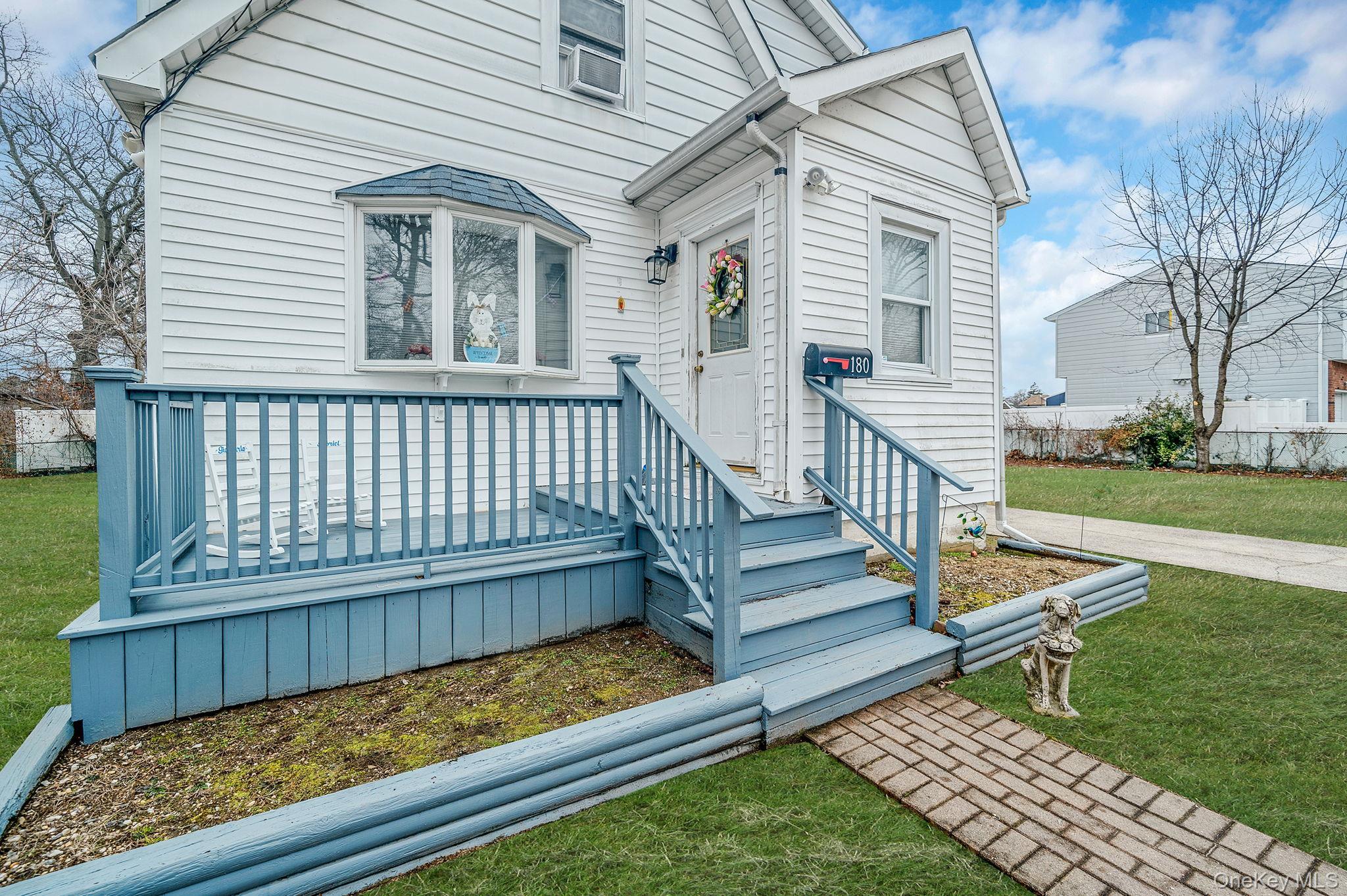 Single Family 25th  Suffolk County, NY 11726, MLS-955502-4