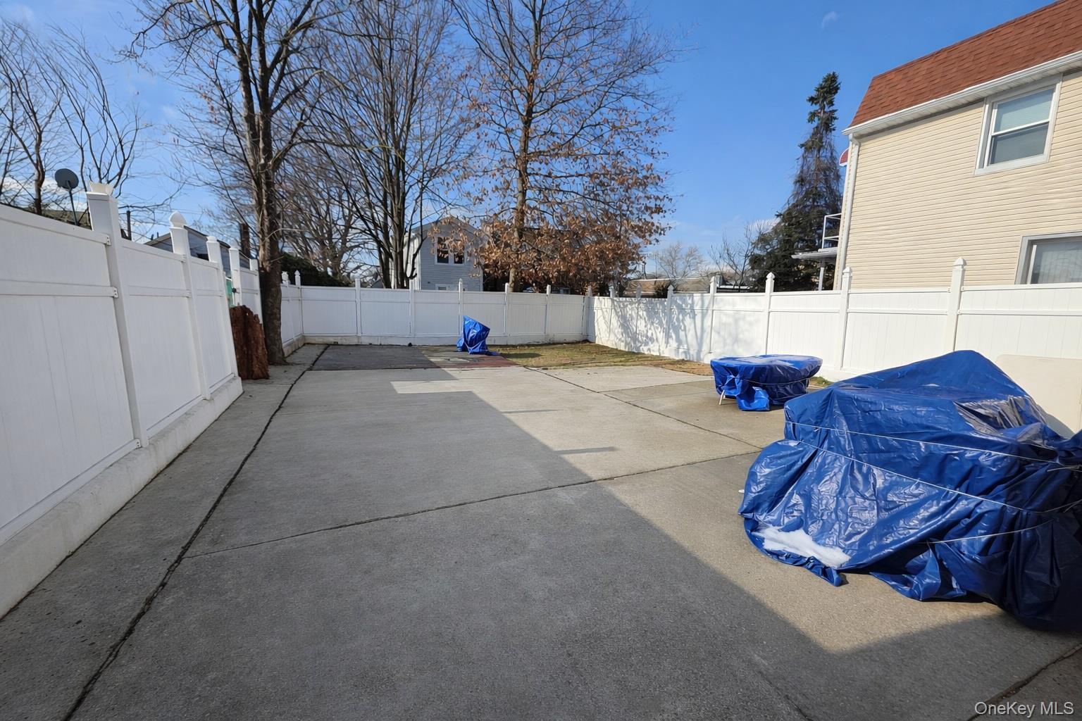 Single Family Fenton  Bronx, NY 10469, MLS-955511-16