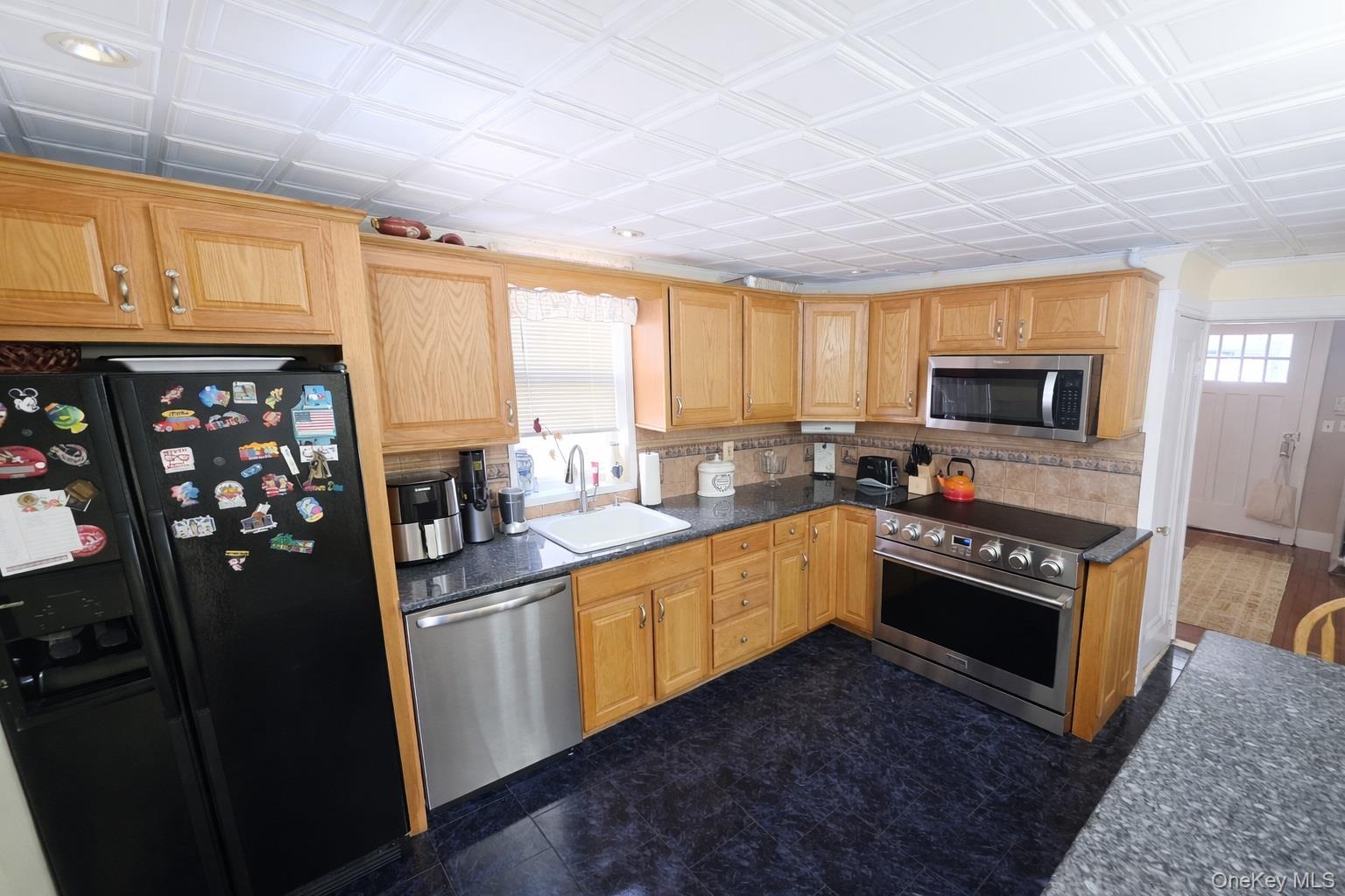 Single Family Fenton  Bronx, NY 10469, MLS-955511-2