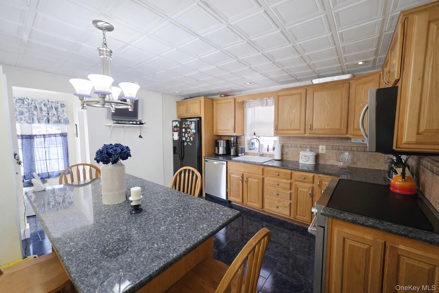 Single Family Fenton  Bronx, NY 10469, MLS-955511-3