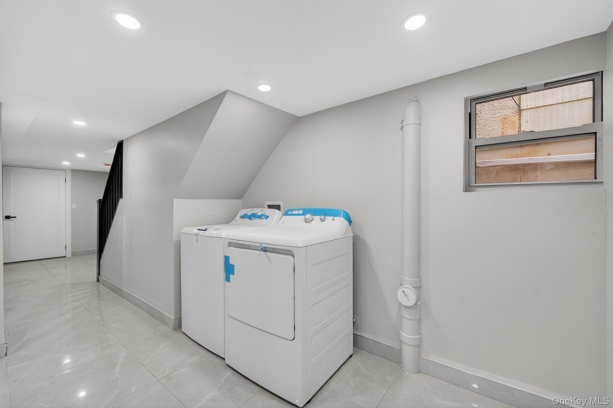 Single Family Murdock Bronx, NY 10466, MLS-955563-11