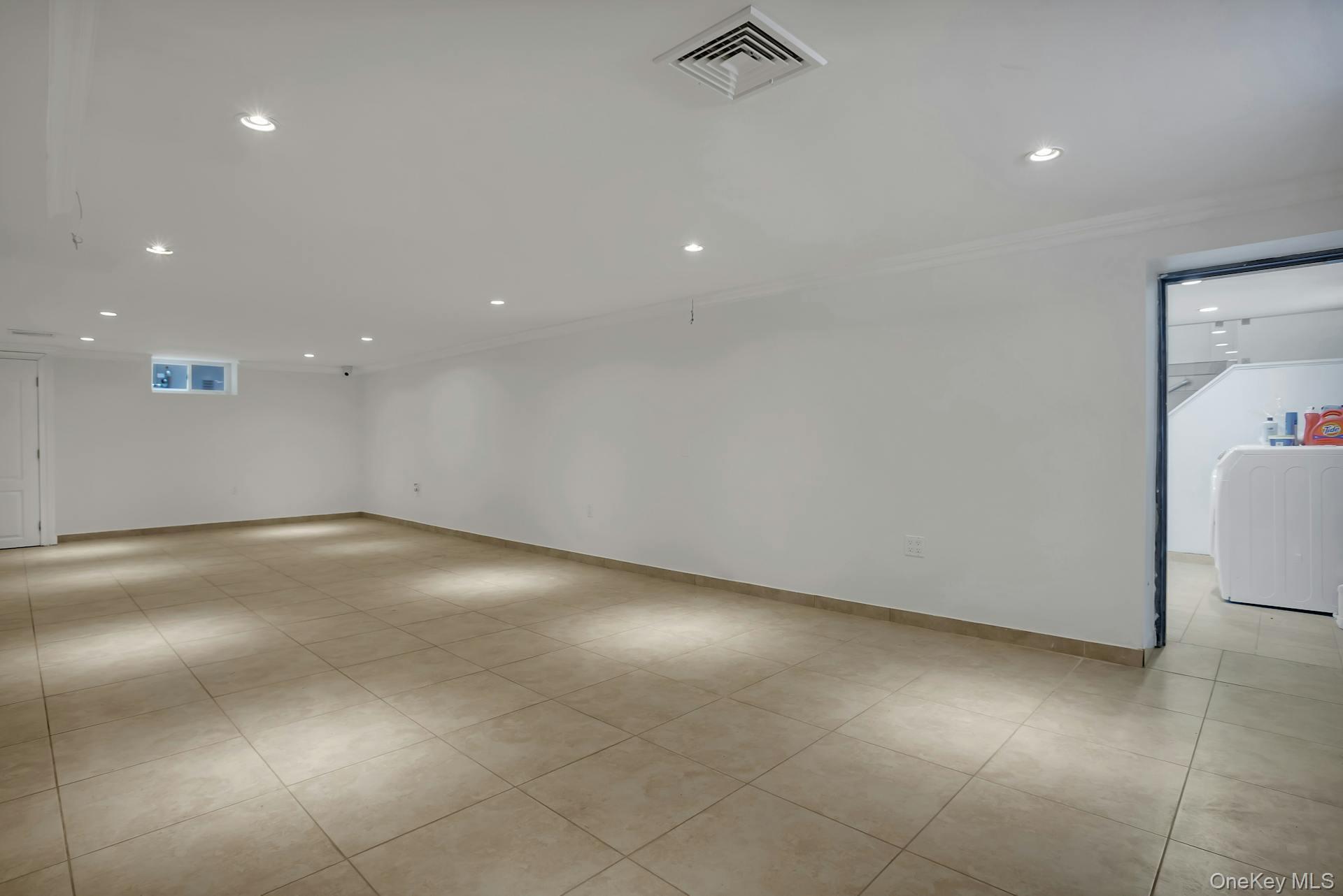 Single Family Boulevard  Queens, NY 11357, MLS-955585-33