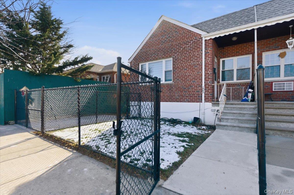 Single Family Huntington  Bronx, NY 10465, MLS-955692-11