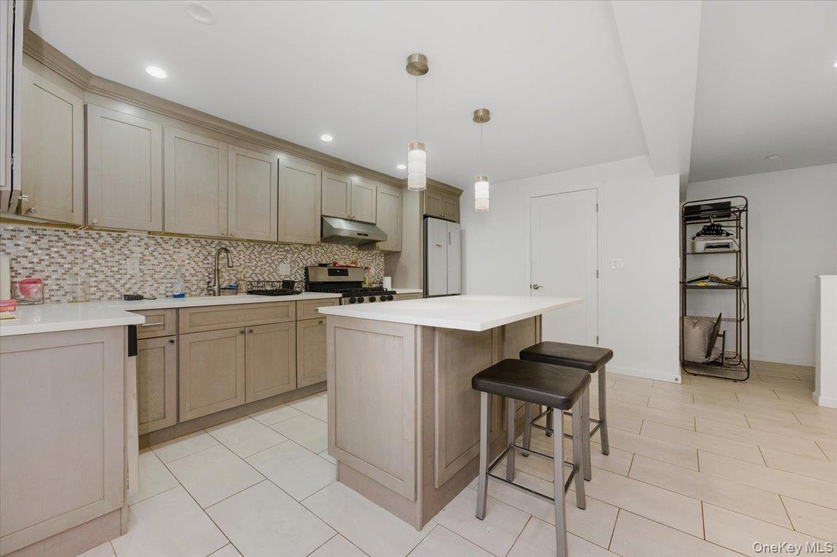 Single Family Huntington  Bronx, NY 10465, MLS-955692-16