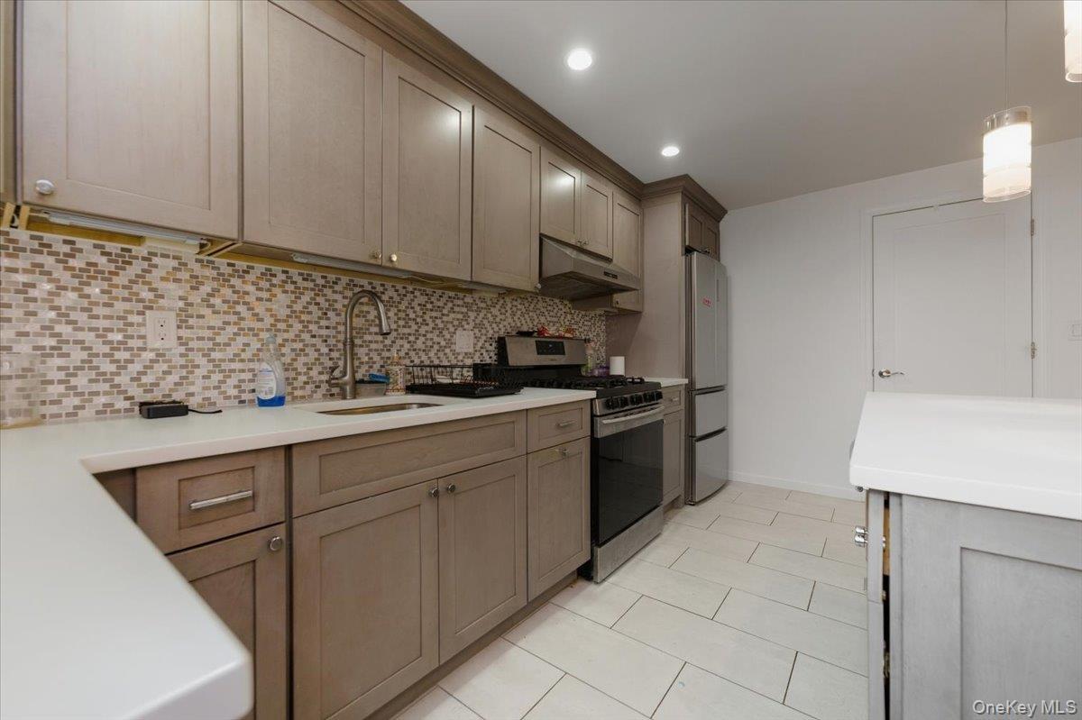 Single Family Huntington  Bronx, NY 10465, MLS-955692-17