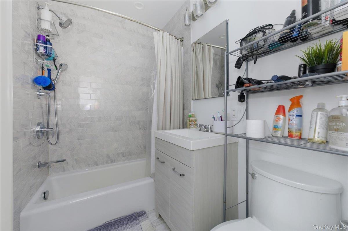 Single Family Huntington  Bronx, NY 10465, MLS-955692-19