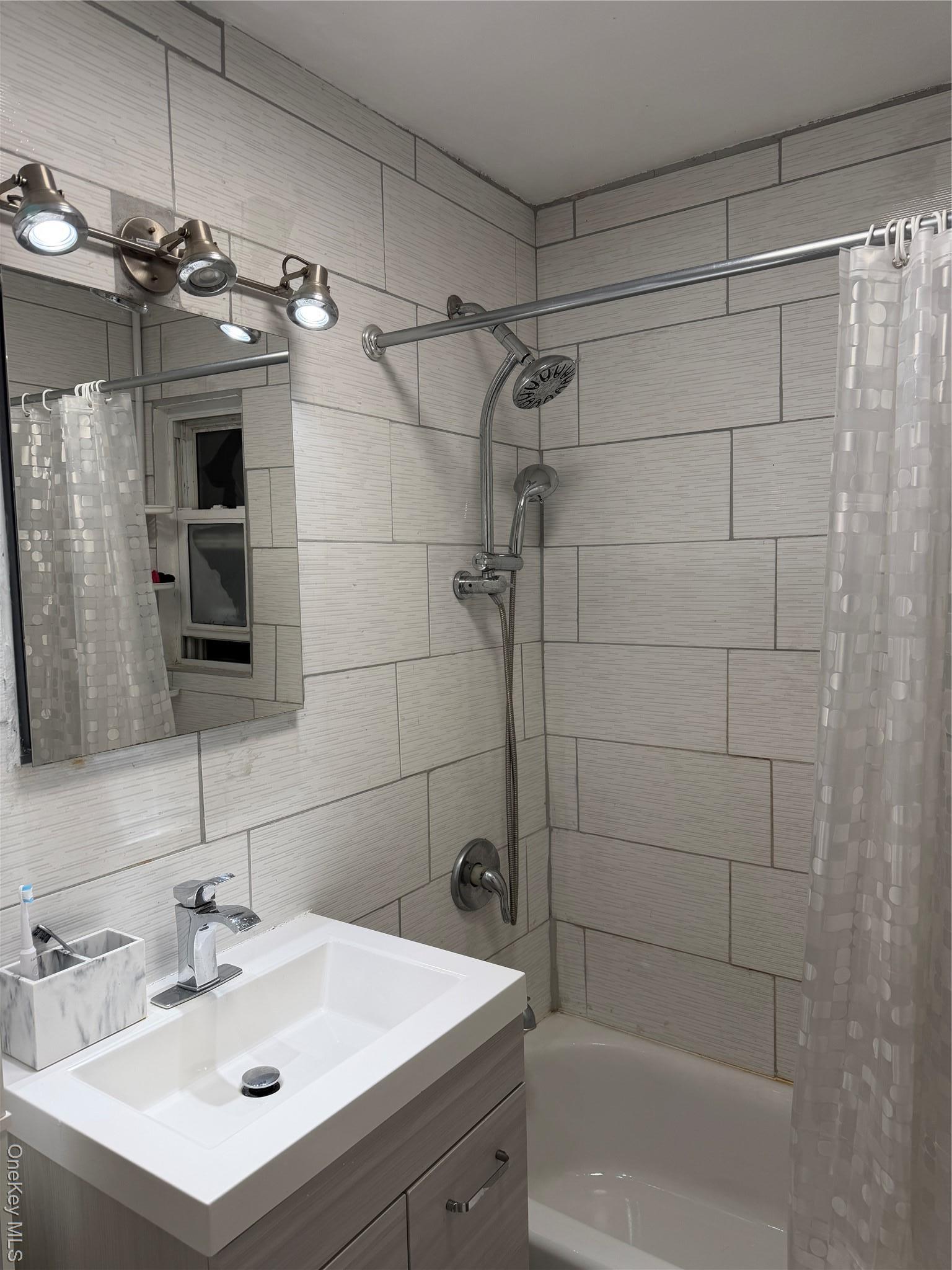 Single Family Matilda  Bronx, NY 10470, MLS-955766-5