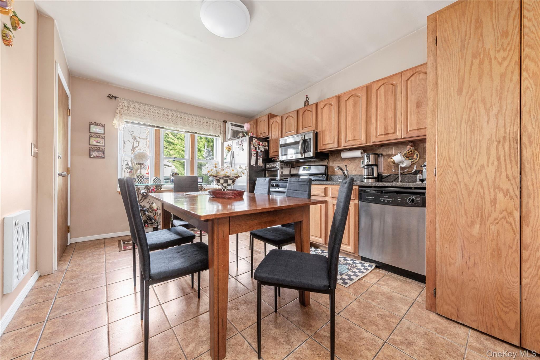 Single Family 73rd  Queens, NY 11370, MLS-955841-8