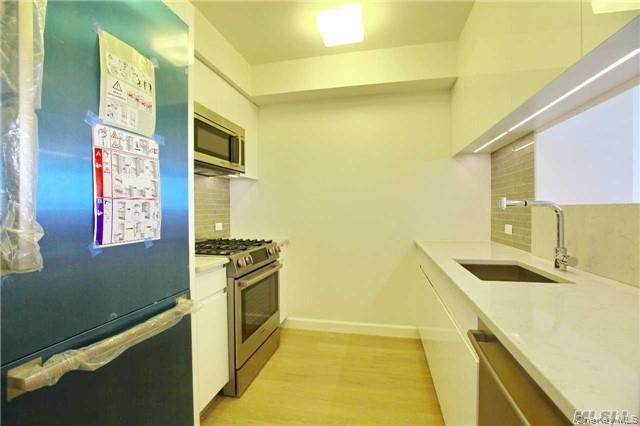 Condo 39th  Queens, NY 11354, MLS-955894-2