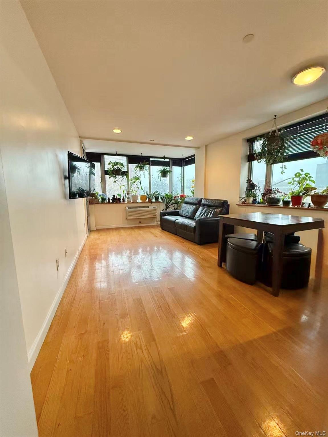 Condo Queens Queens, NY 11377, MLS-955905-2