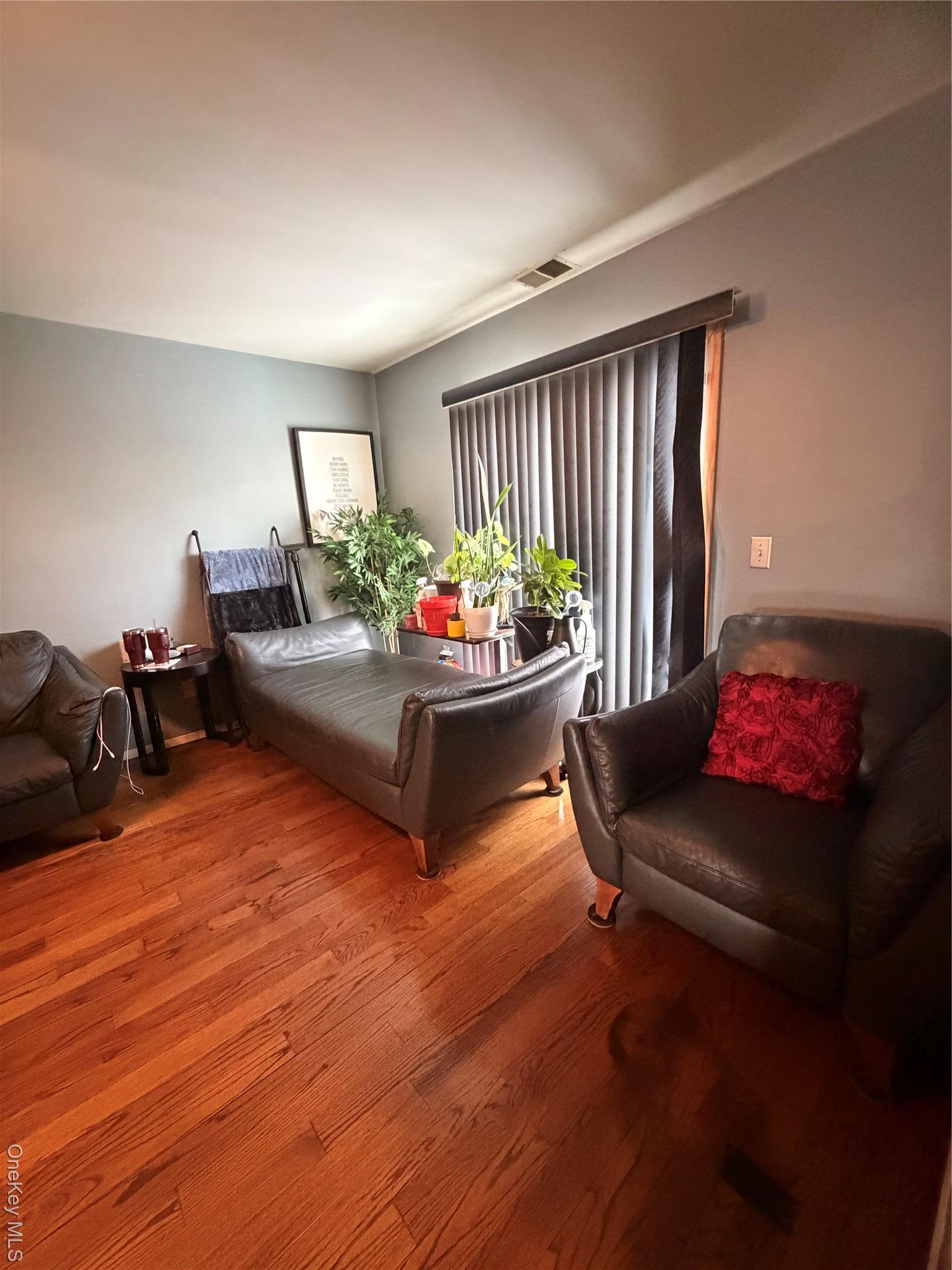 Condo Schleigel Suffolk County, NY 11701, MLS-955950-10