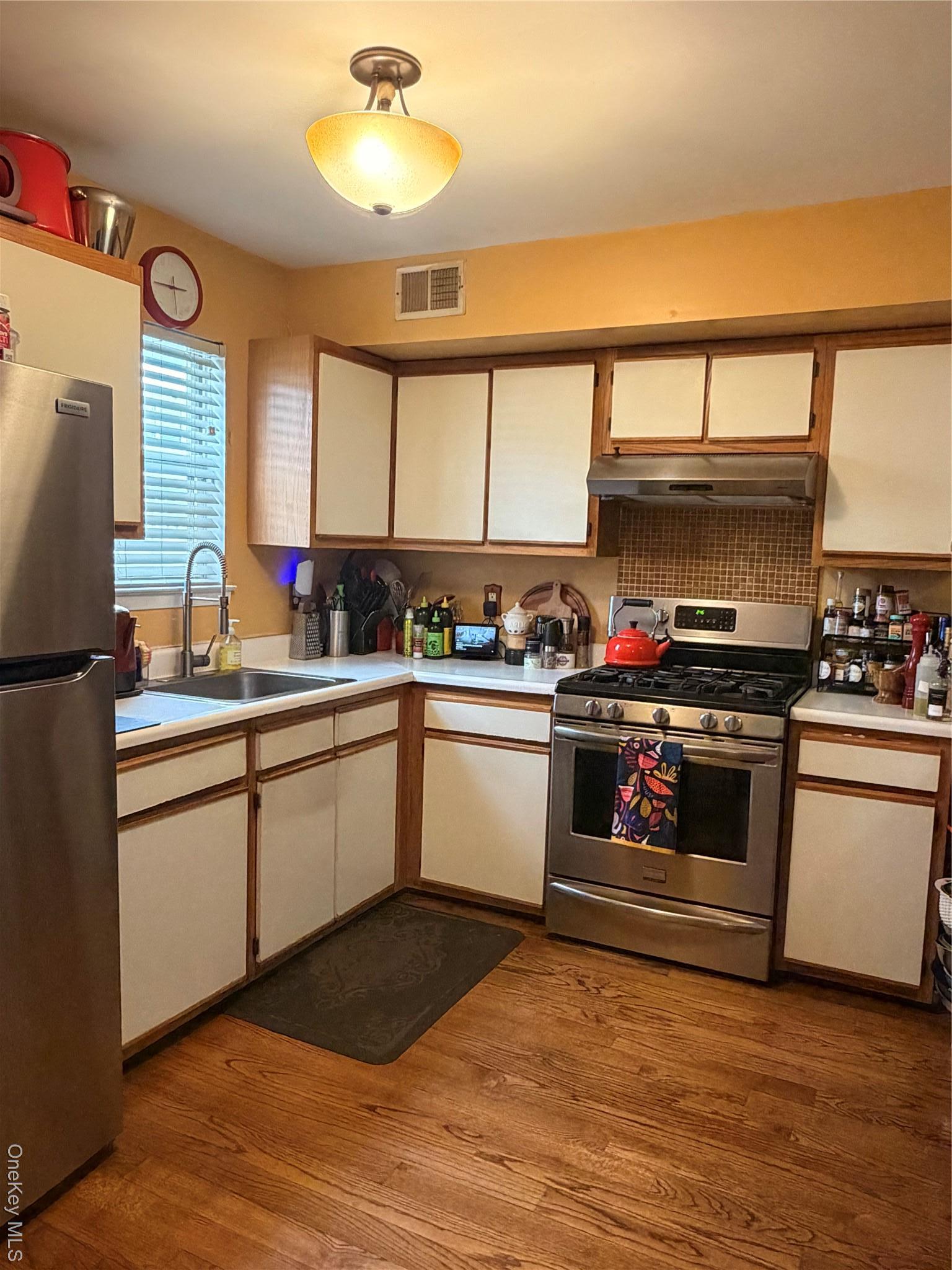 Condo Schleigel Suffolk County, NY 11701, MLS-955950-13