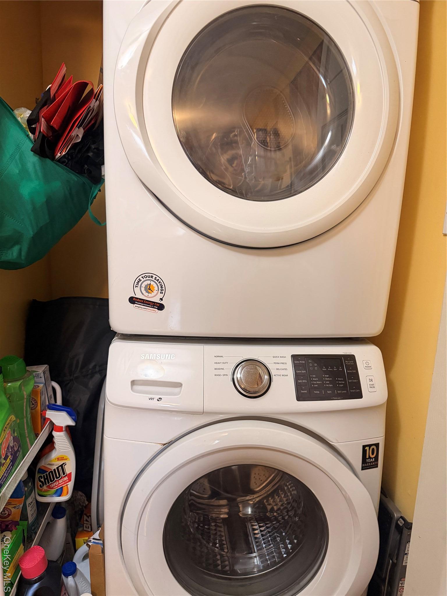 Condo Schleigel Suffolk County, NY 11701, MLS-955950-16