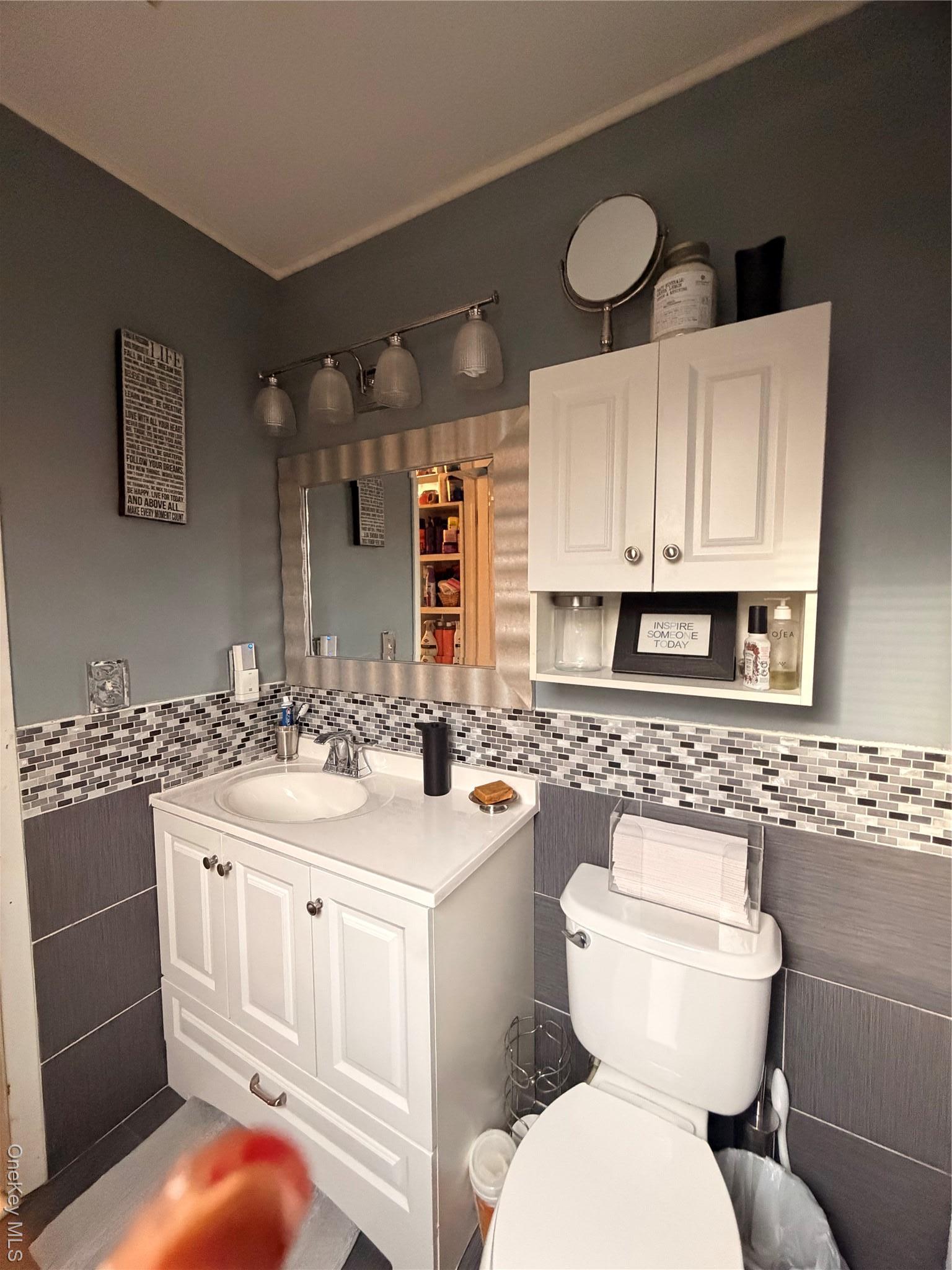 Condo Schleigel Suffolk County, NY 11701, MLS-955950-22