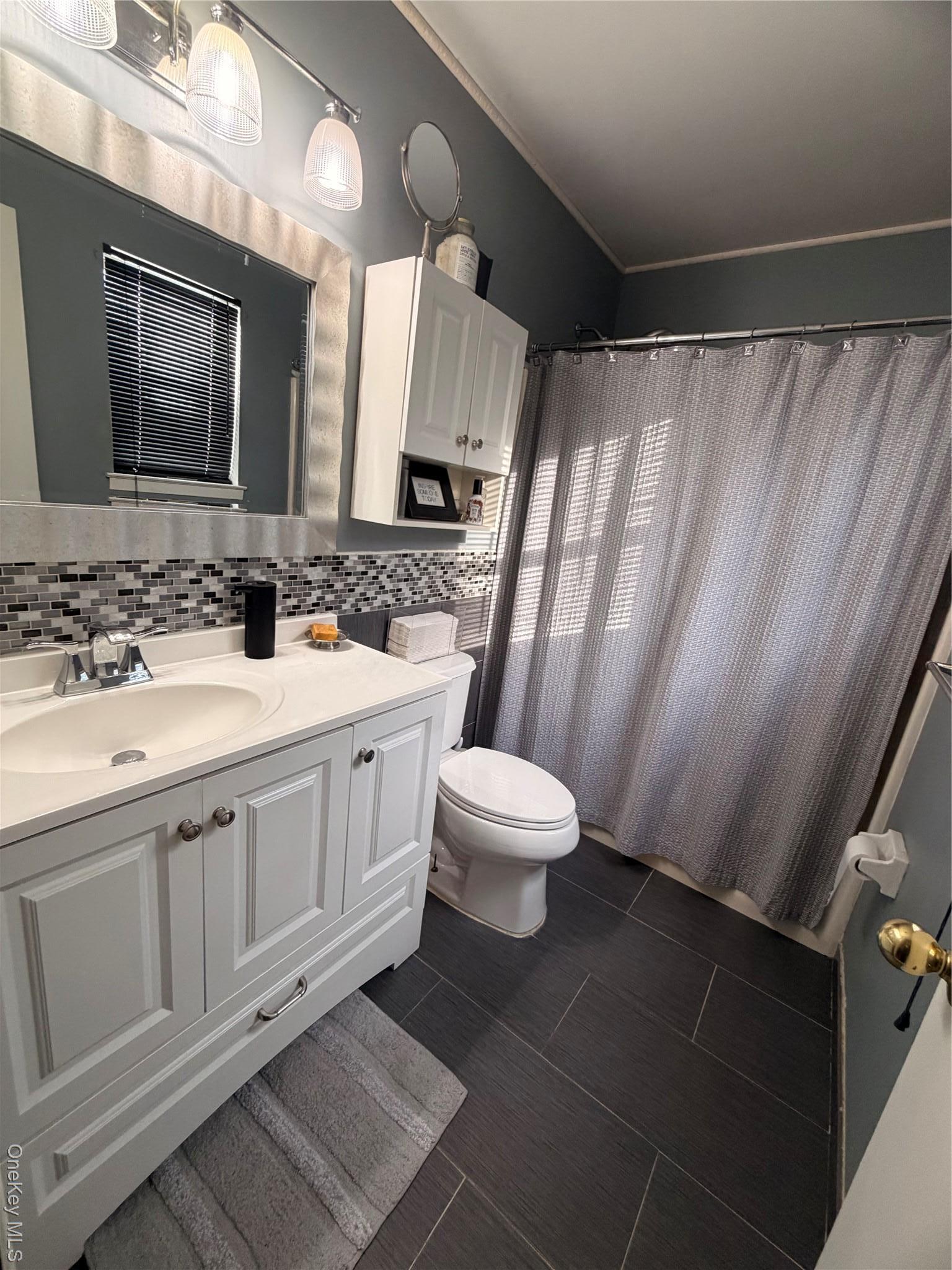 Condo Schleigel Suffolk County, NY 11701, MLS-955950-28