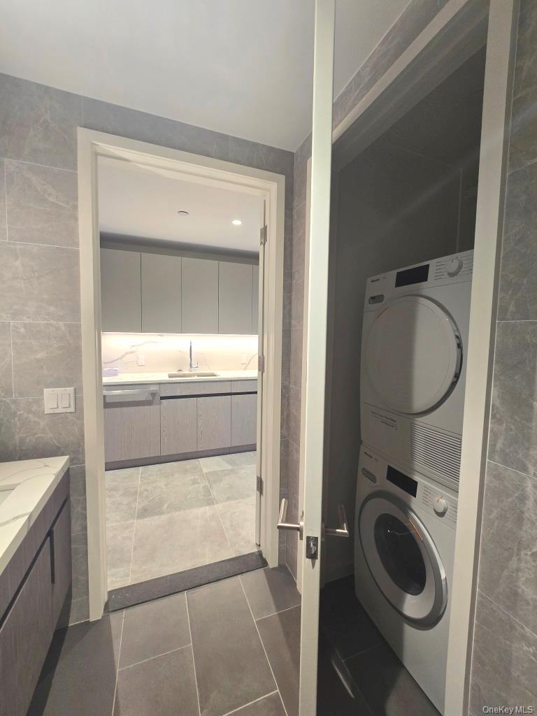 Condo 37th  Queens, NY 11354, MLS-955969-9