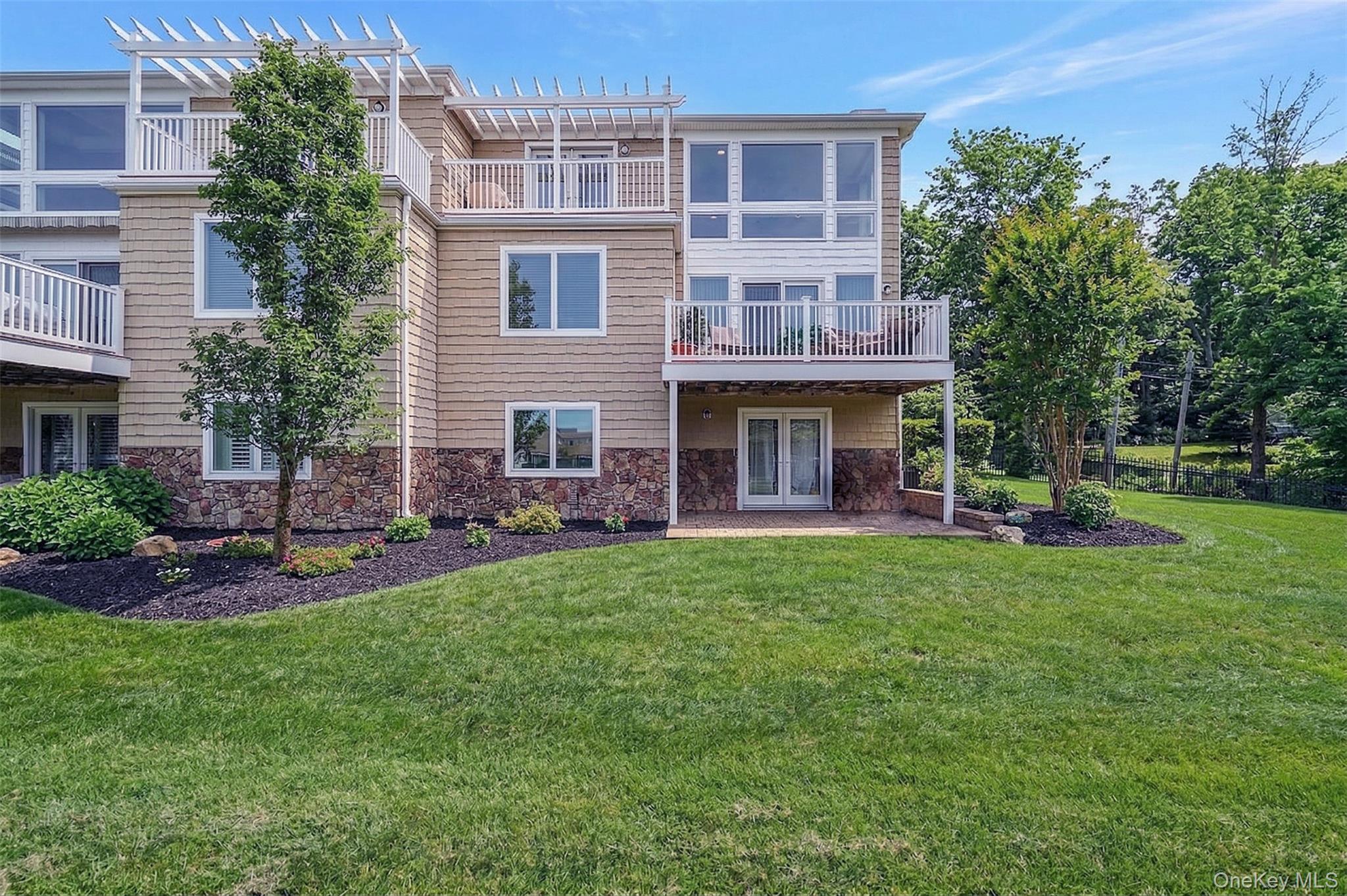 Condo Theresa  Suffolk County, NY 11777, MLS-956001-5