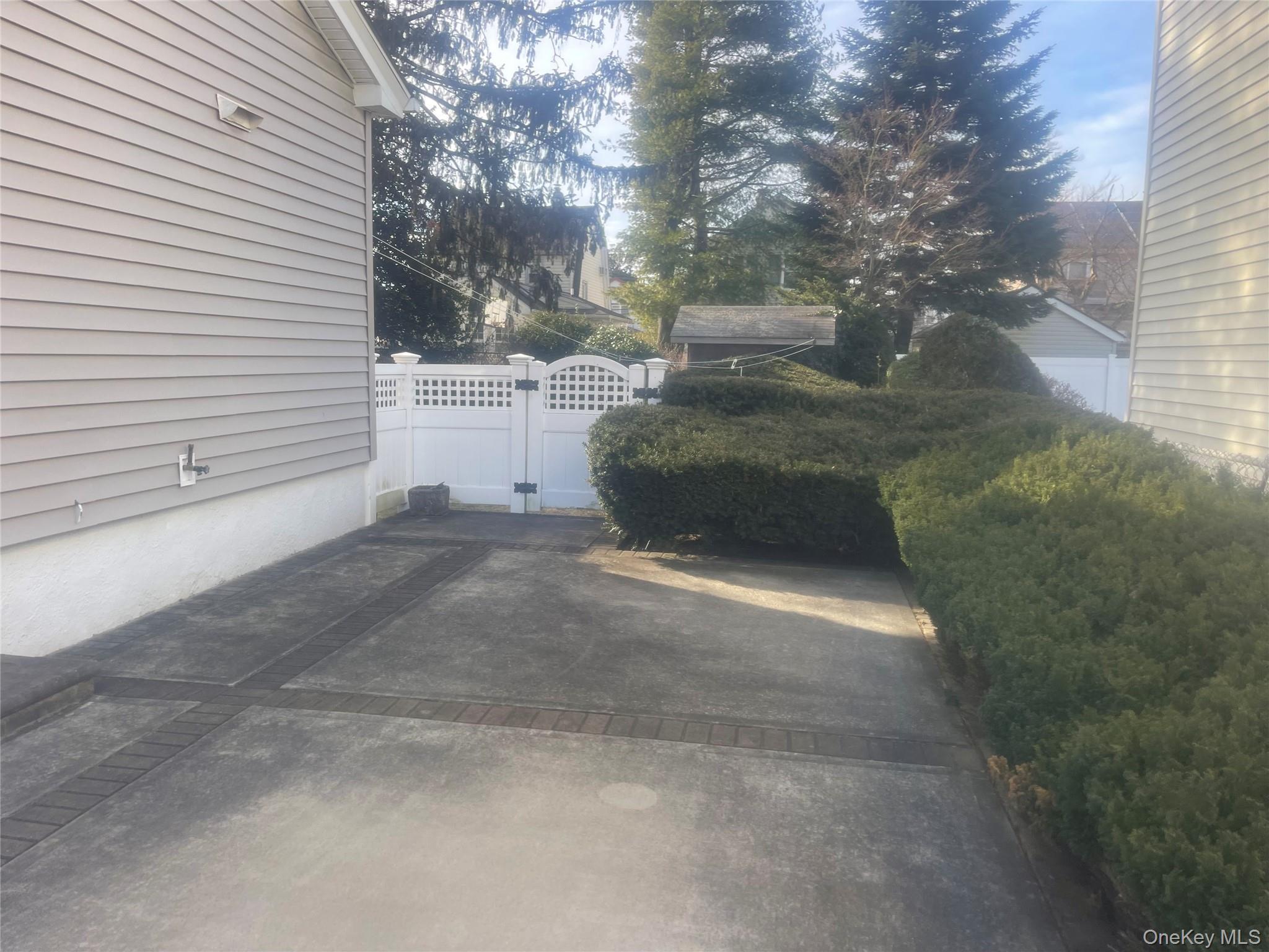 Single Family Eton  Nassau County, NY 11581, MLS-956027-4