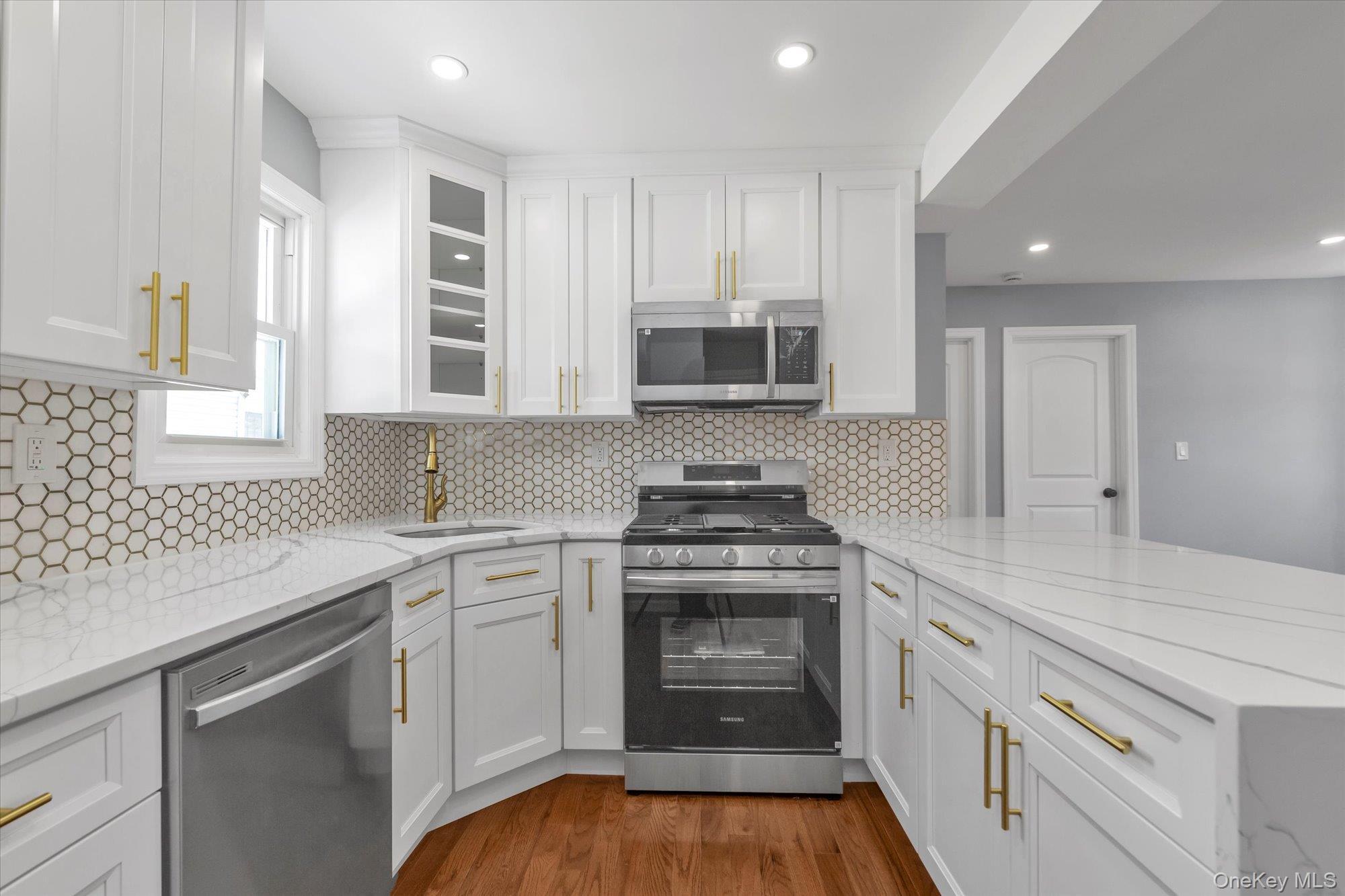 Single Family Nashville  Queens, NY 11413, MLS-956036-6