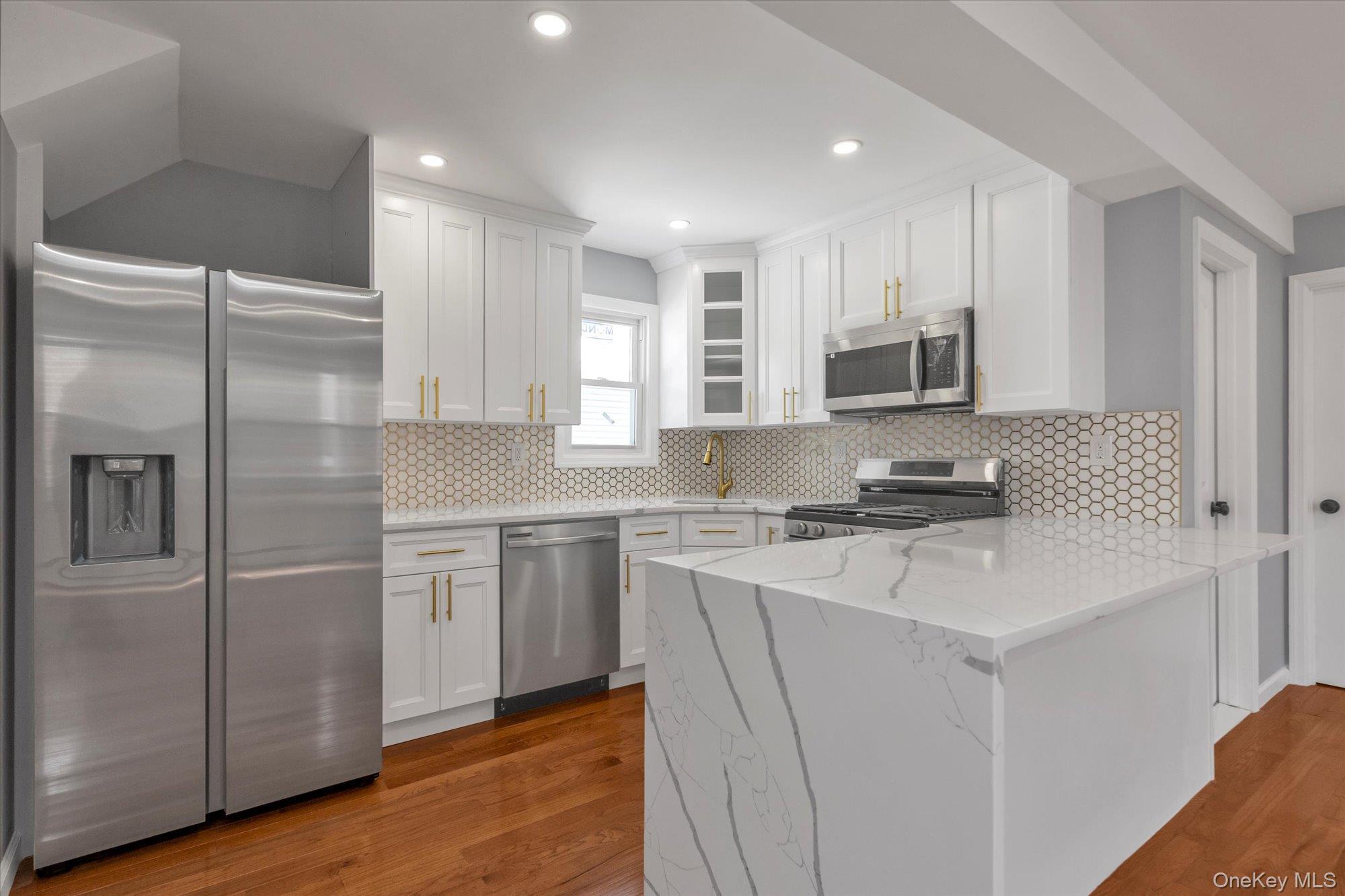 Single Family Nashville  Queens, NY 11413, MLS-956036-7