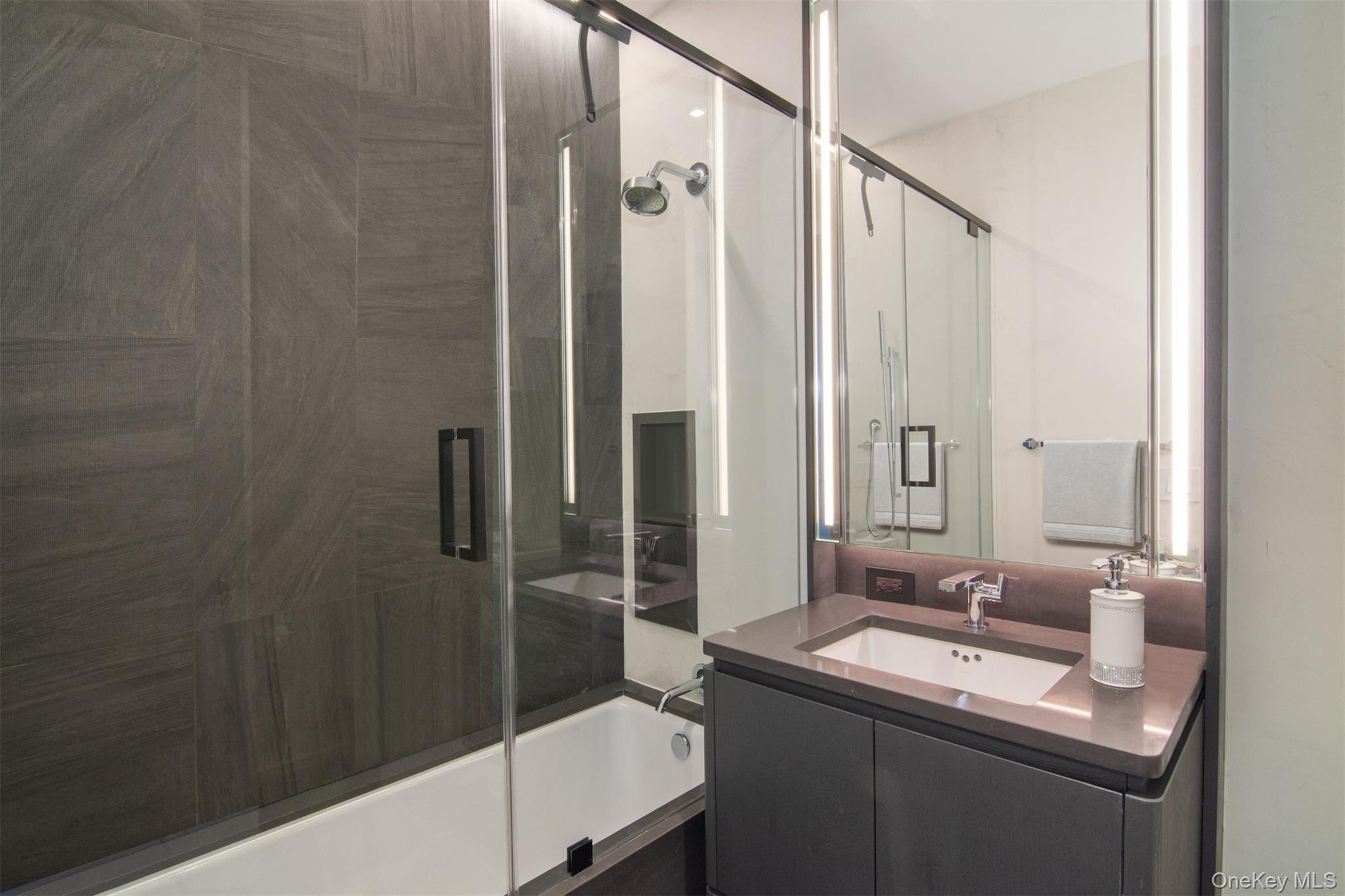 Condo Charlton  Manhattan, NY 10014, MLS-956065-11