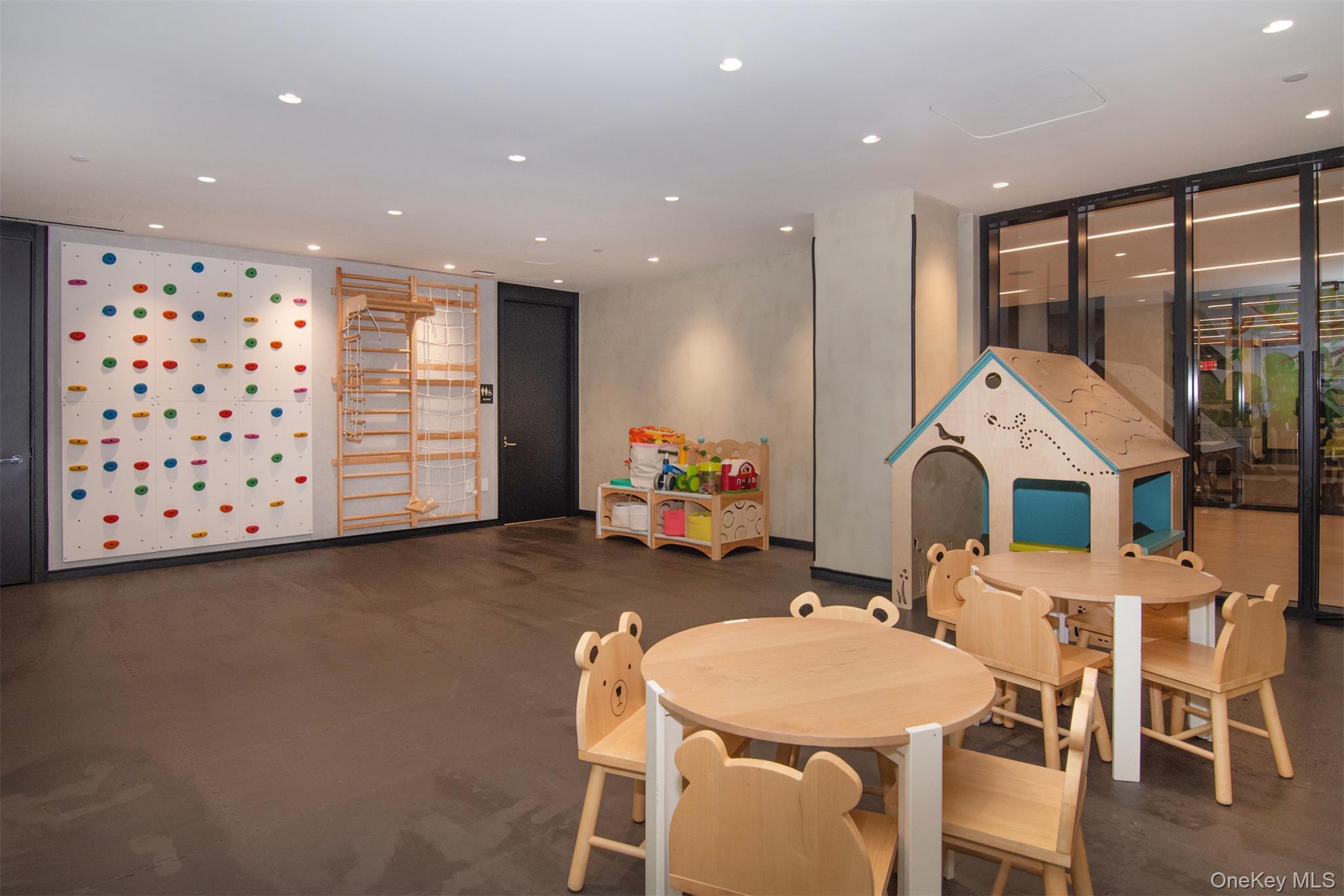 Condo Charlton  Manhattan, NY 10014, MLS-956065-17