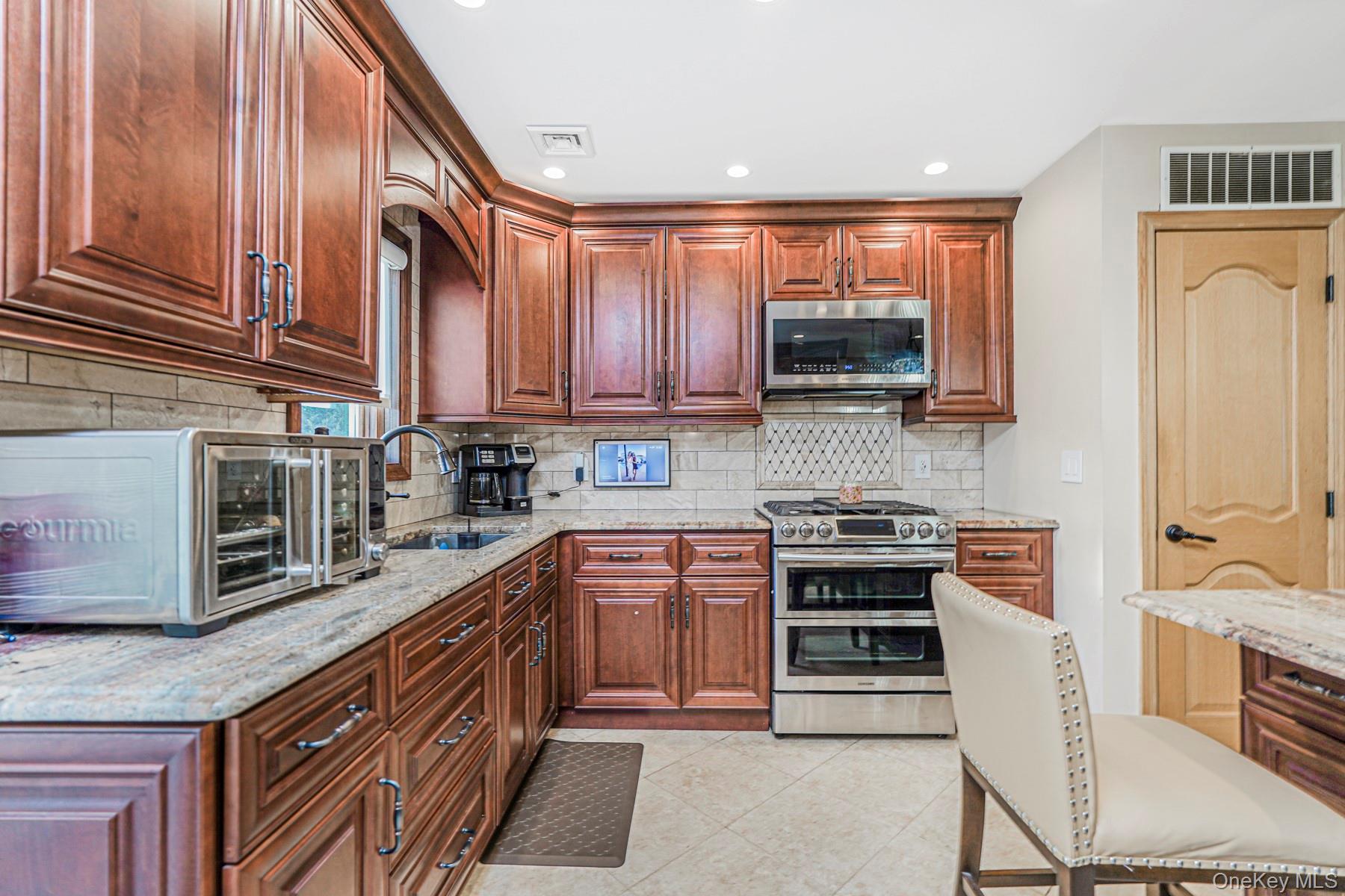 Single Family 70th  Brooklyn, NY 11234, MLS-956230-10