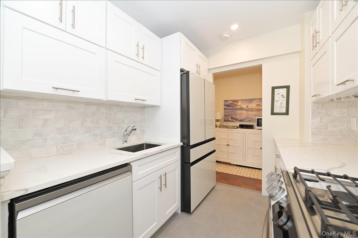 Coop Shore  Nassau County, NY 11023, MLS-956303-14