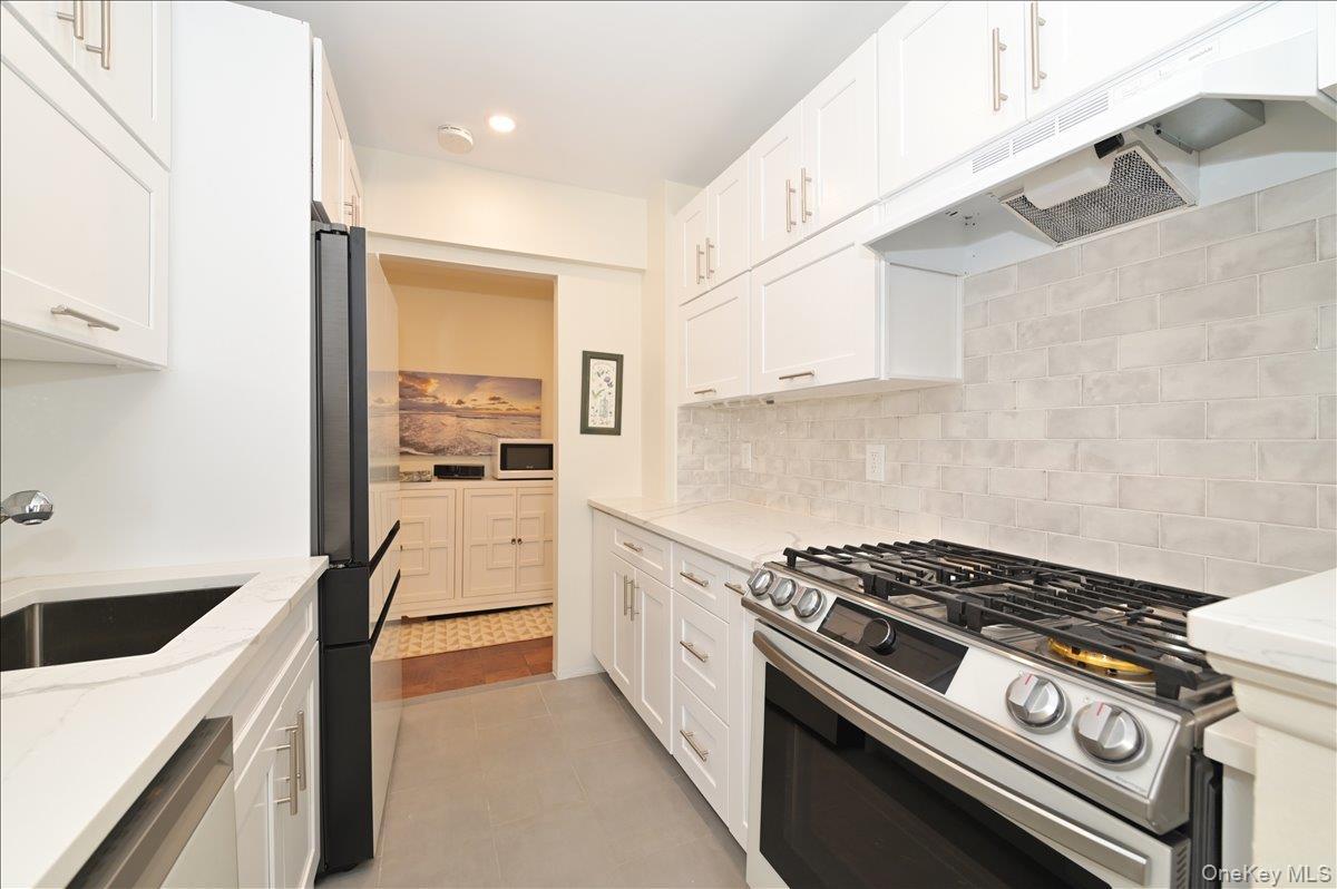 Coop Shore  Nassau County, NY 11023, MLS-956303-15