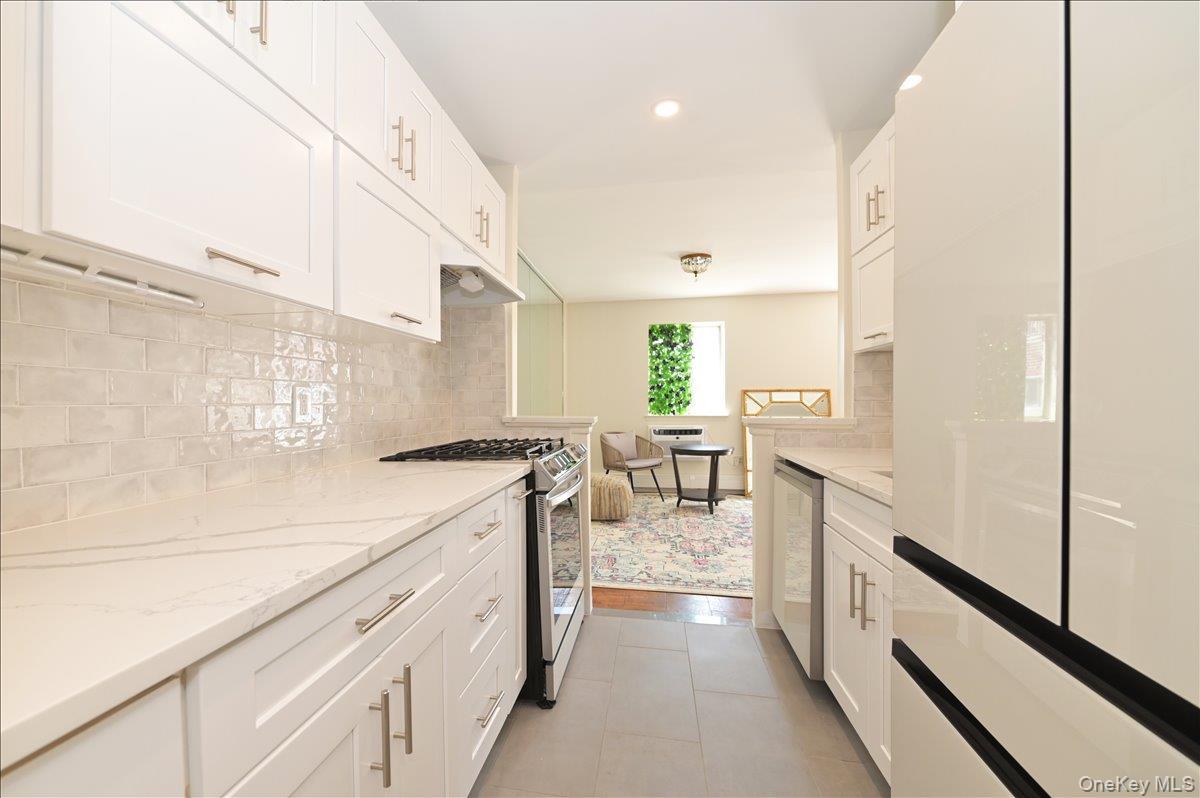 Coop Shore  Nassau County, NY 11023, MLS-956303-16