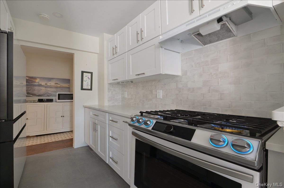 Coop Shore  Nassau County, NY 11023, MLS-956303-18