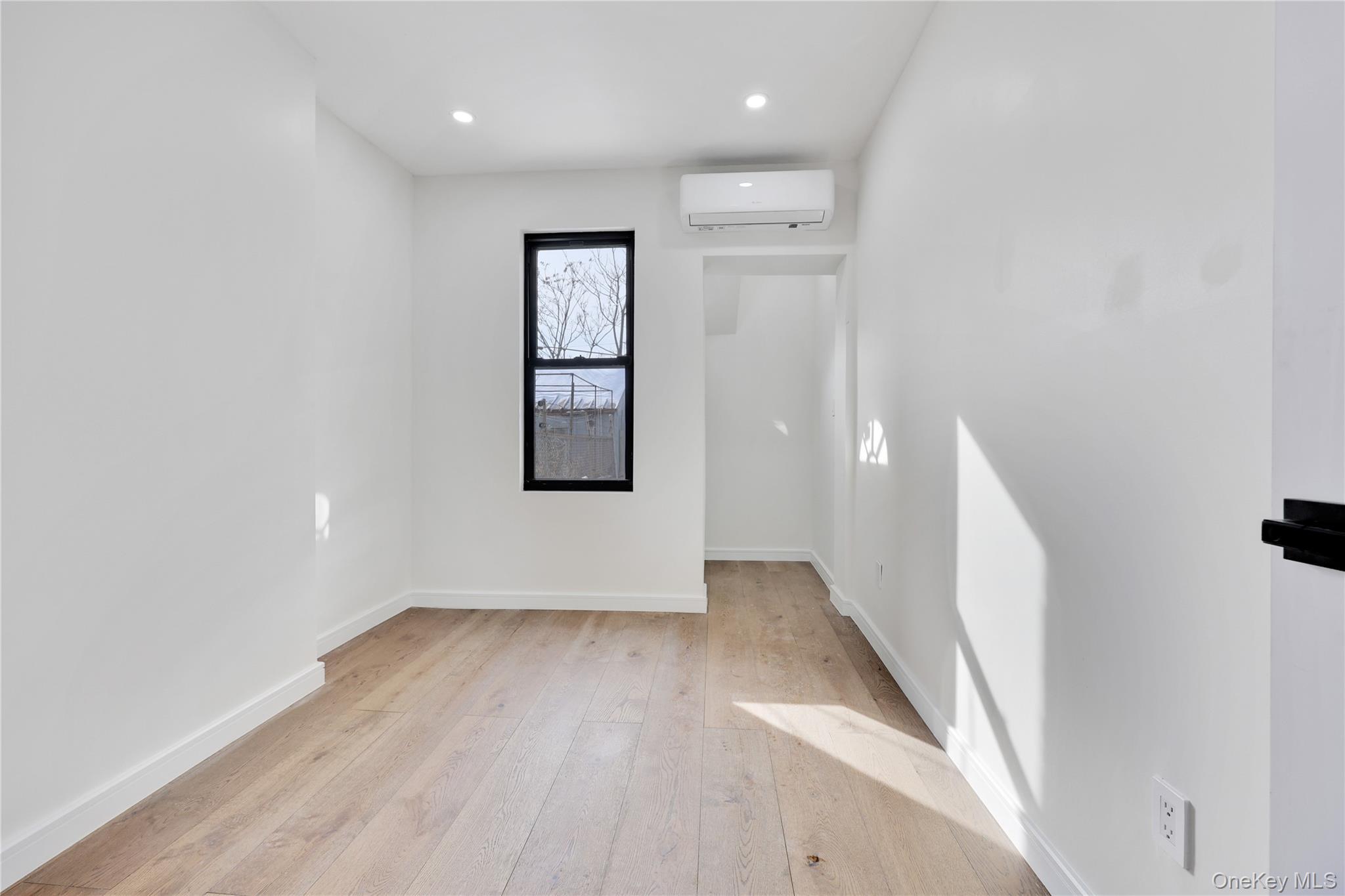 Single Family East 221 Bronx, NY 10469, MLS-956380-10