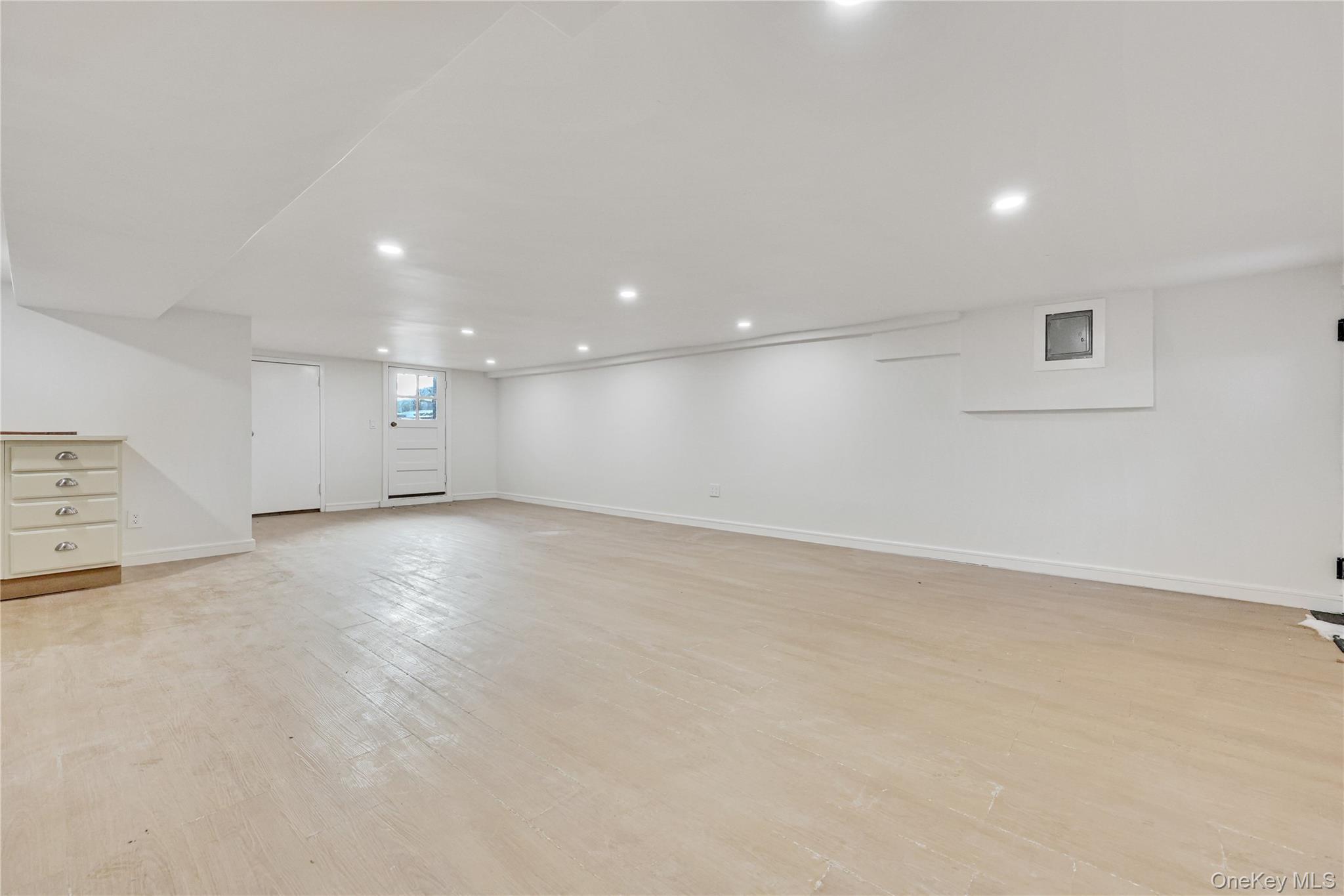 Single Family East 221 Bronx, NY 10469, MLS-956380-15