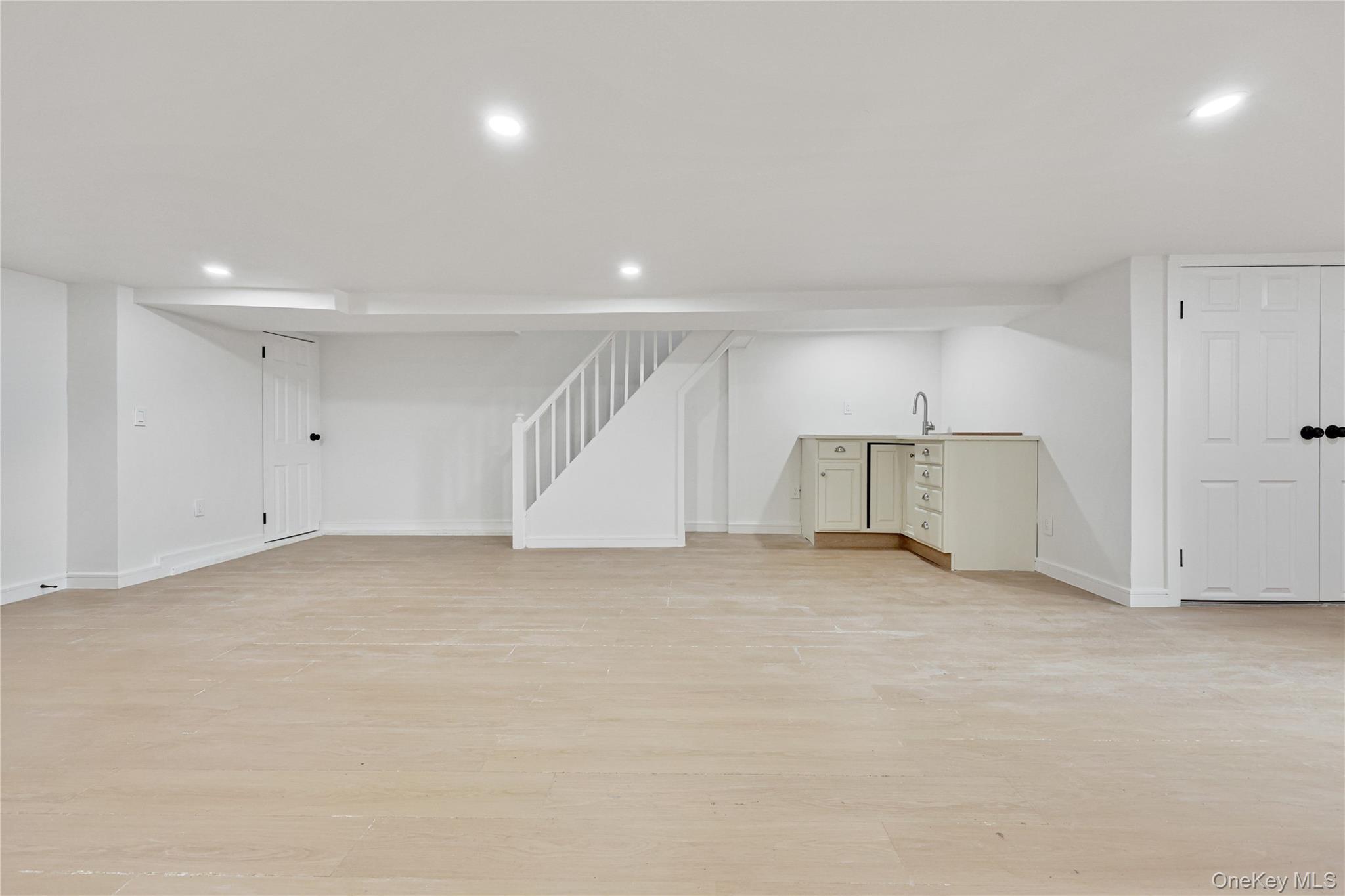 Single Family East 221 Bronx, NY 10469, MLS-956380-16
