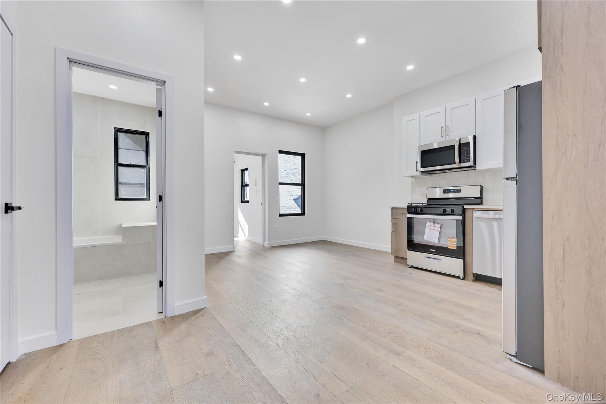 Single Family East 221 Bronx, NY 10469, MLS-956380-21